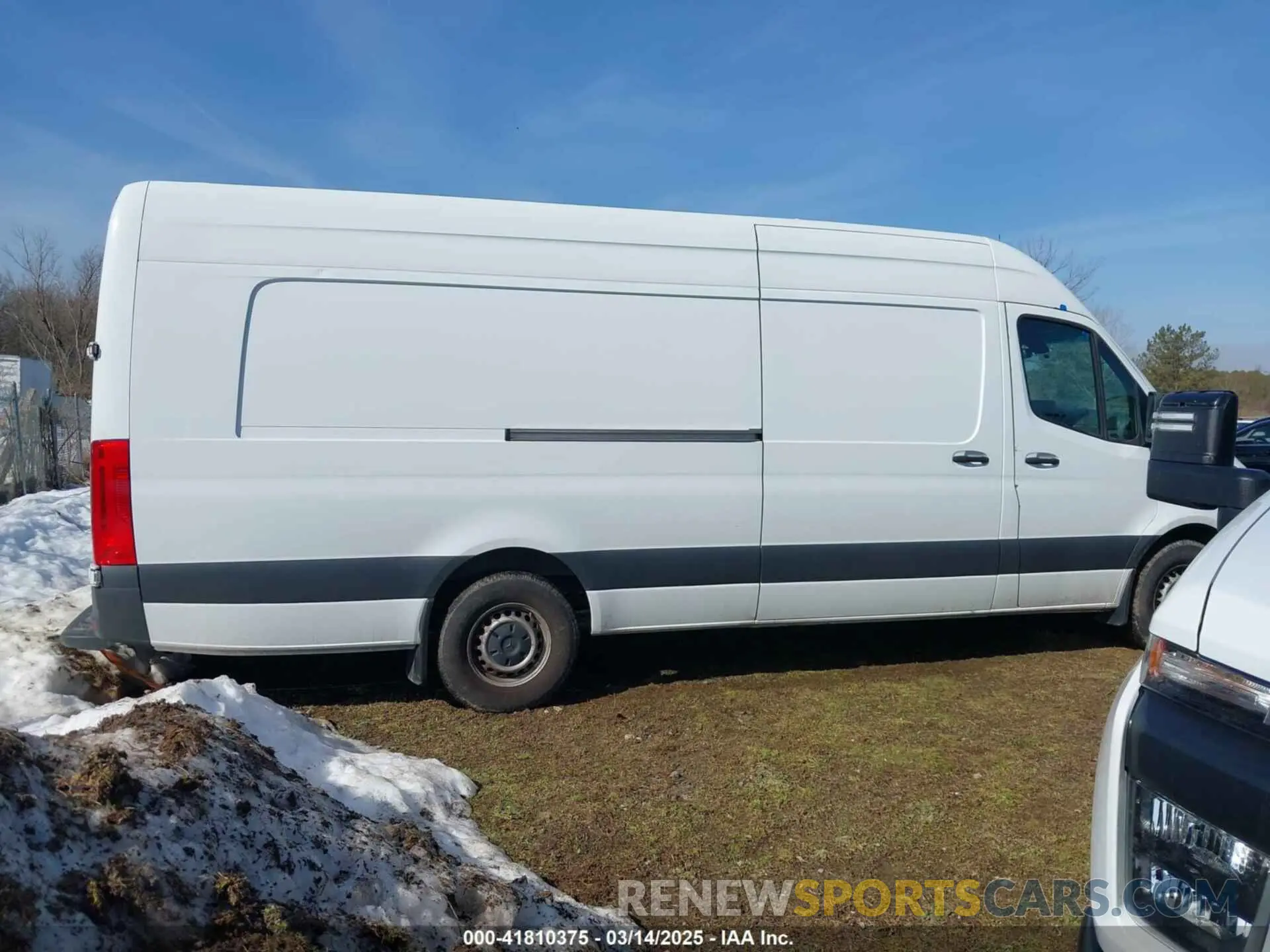13 Photograph of a damaged car W1Y4DDHY5NT082994 MERCEDES-BENZ SPRINTER 2500 2022