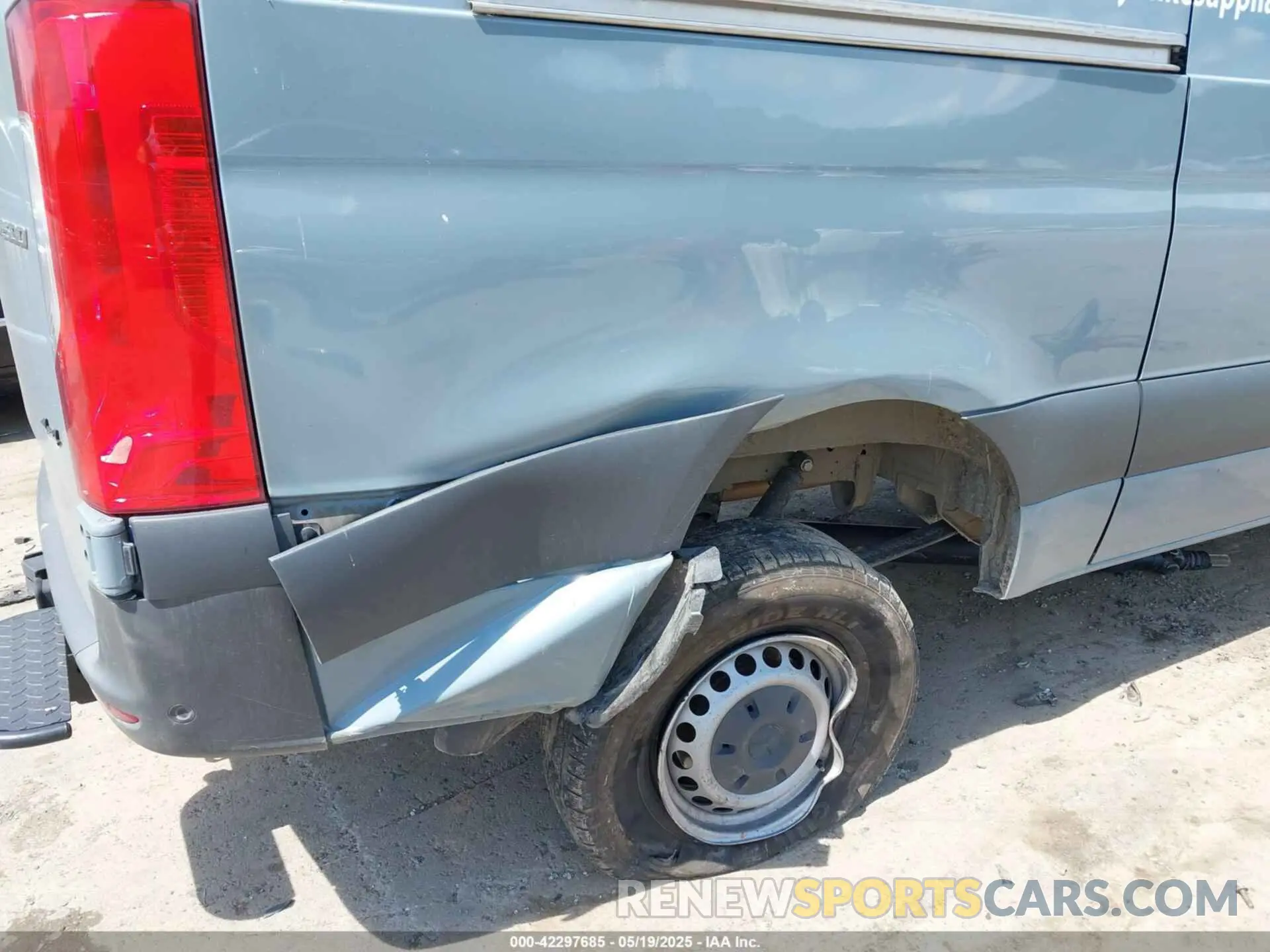 17 Photograph of a damaged car W1Y4EBVYXNT102355 MERCEDES-BENZ SPRINTER 2500 2022