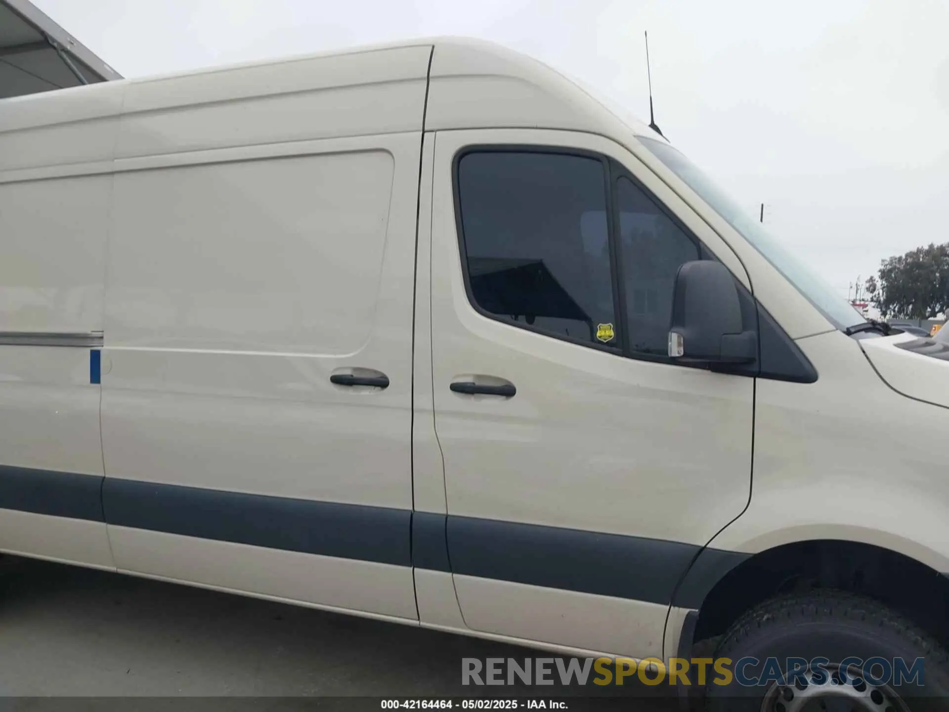 13 Photograph of a damaged car W1Y4ECVY5NT091433 MERCEDES-BENZ SPRINTER 2500 2022