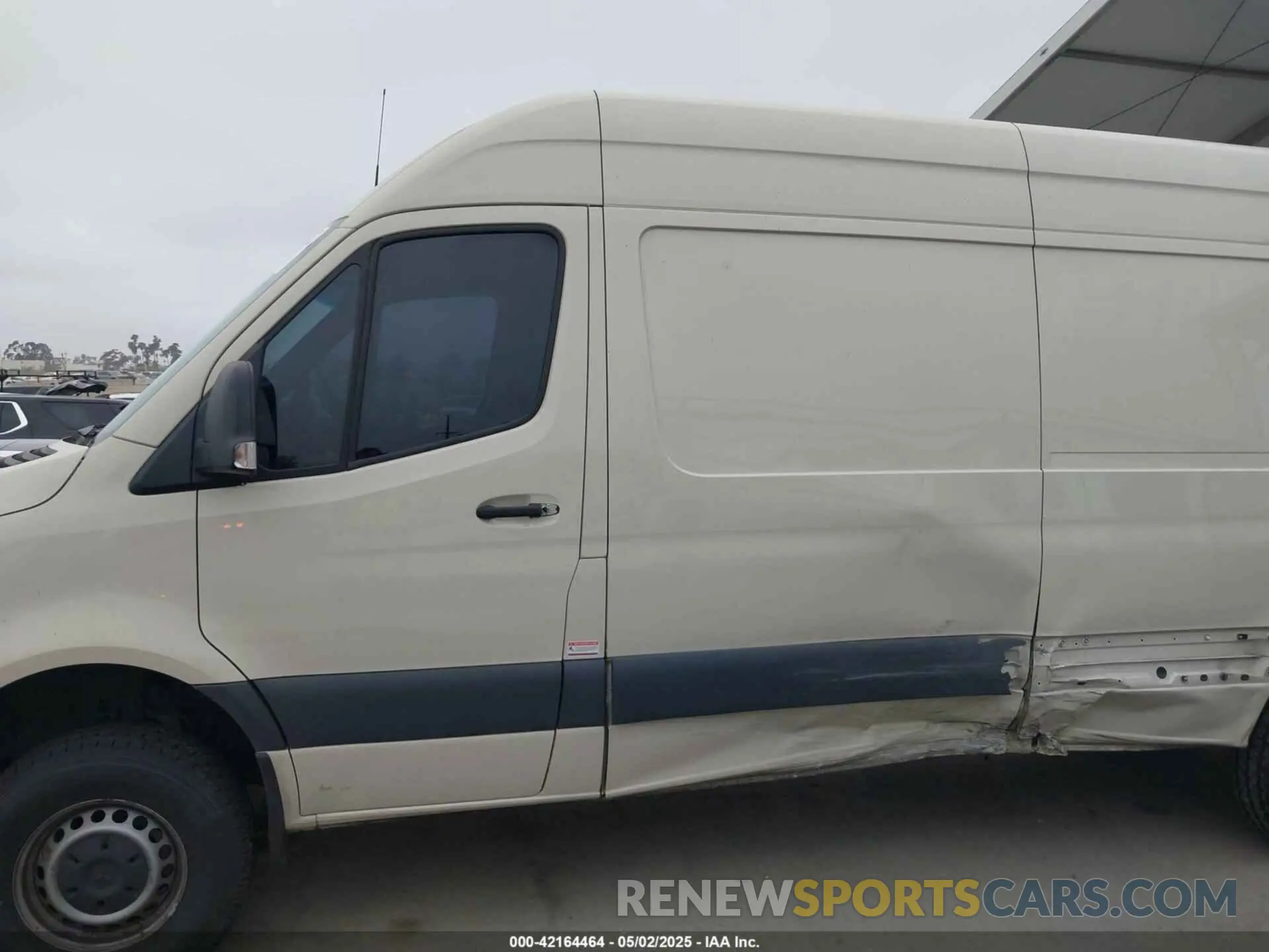 14 Photograph of a damaged car W1Y4ECVY5NT091433 MERCEDES-BENZ SPRINTER 2500 2022