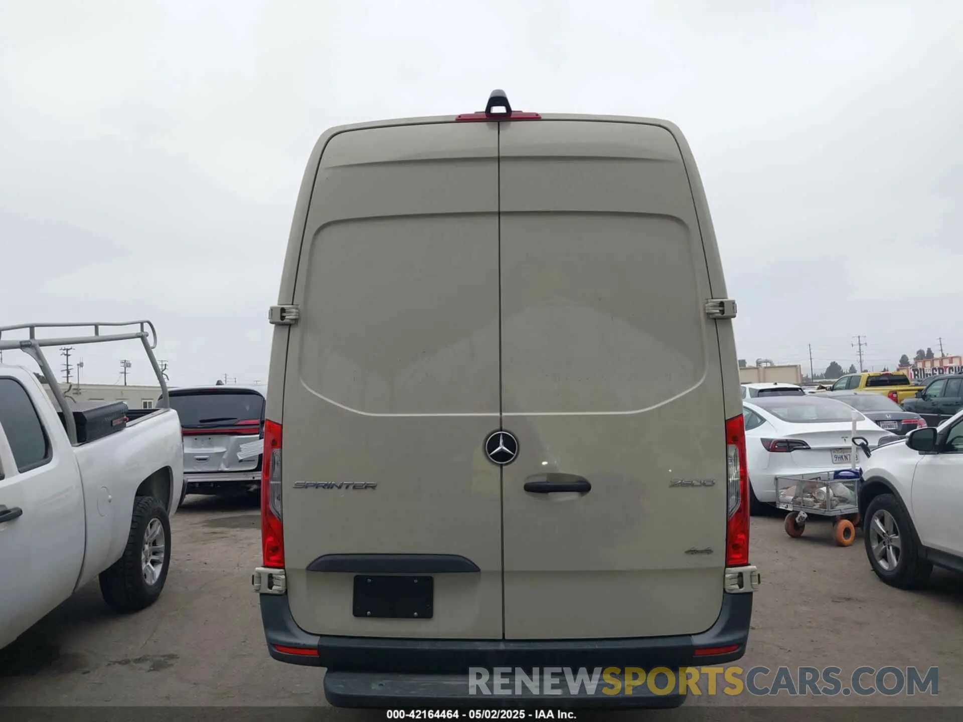 16 Photograph of a damaged car W1Y4ECVY5NT091433 MERCEDES-BENZ SPRINTER 2500 2022