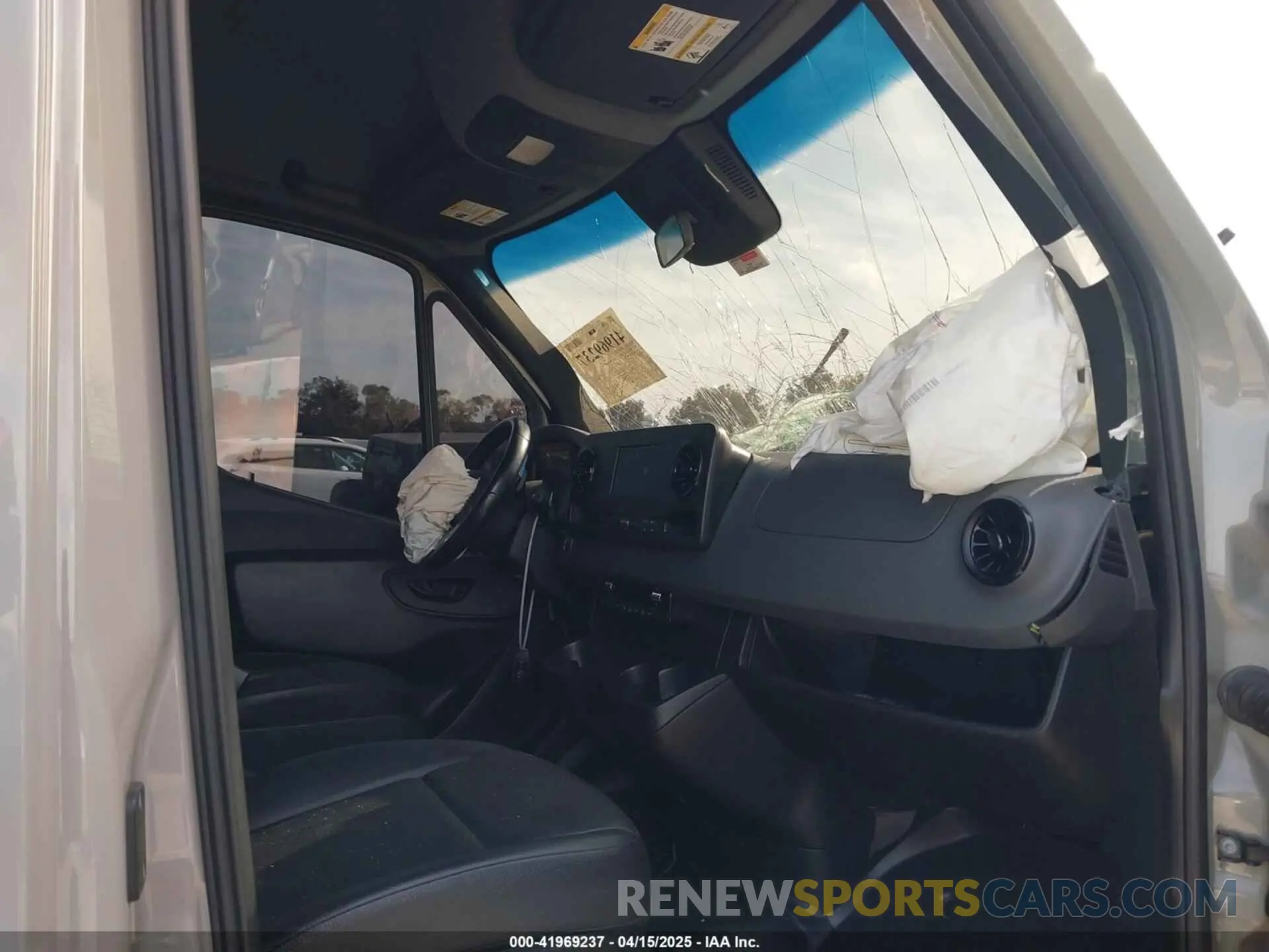 5 Photograph of a damaged car W1Z40FHY2NT082289 MERCEDES-BENZ SPRINTER 2500 2022