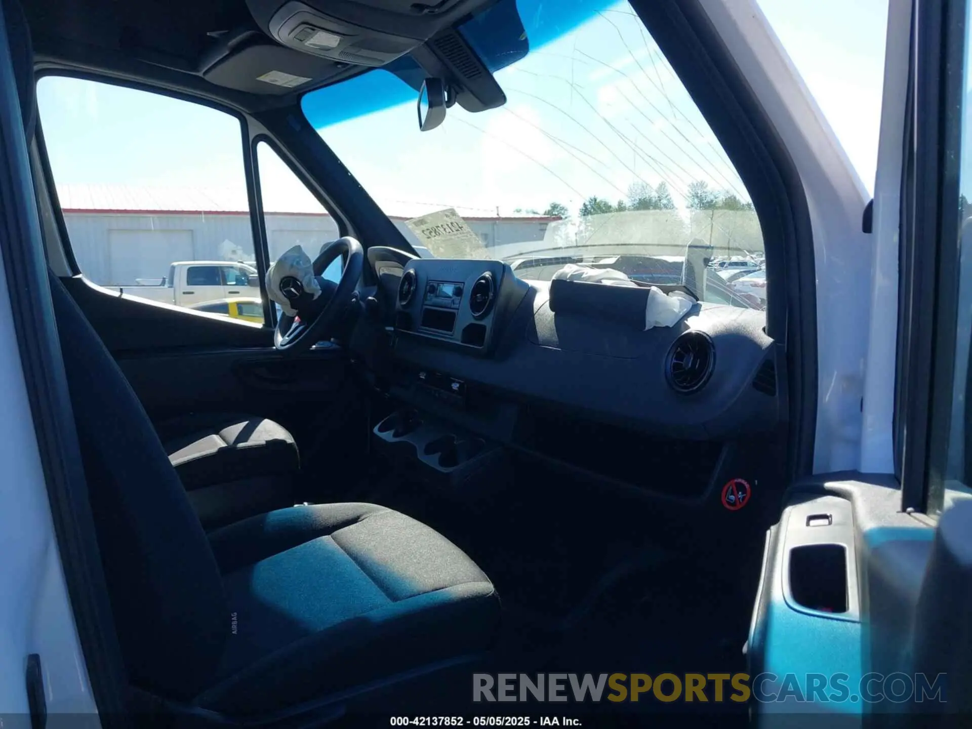 5 Photograph of a damaged car W1Y4KBHY4PT139571 MERCEDES-BENZ SPRINTER 2500 2023