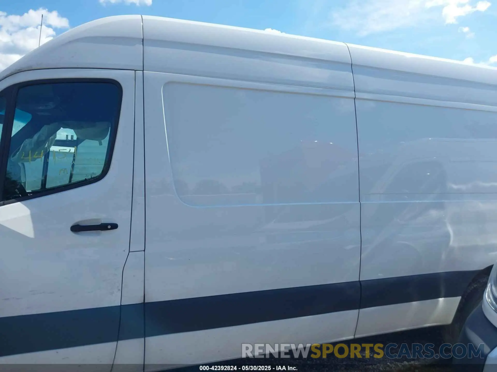 14 Photograph of a damaged car W1Y4NCHY4PT151944 MERCEDES-BENZ SPRINTER 2500 2023