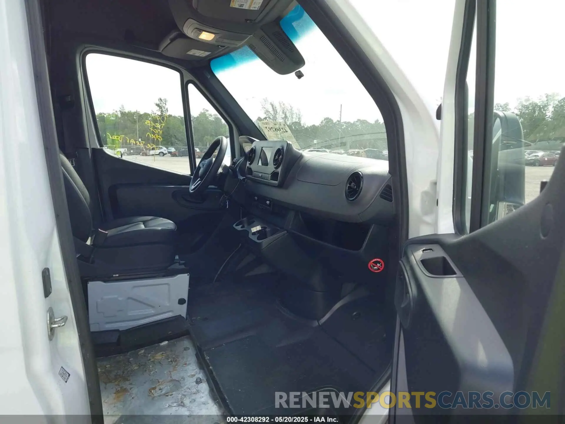 5 Photograph of a damaged car W1Y4NDHY5PT151232 MERCEDES-BENZ SPRINTER 2500 2023