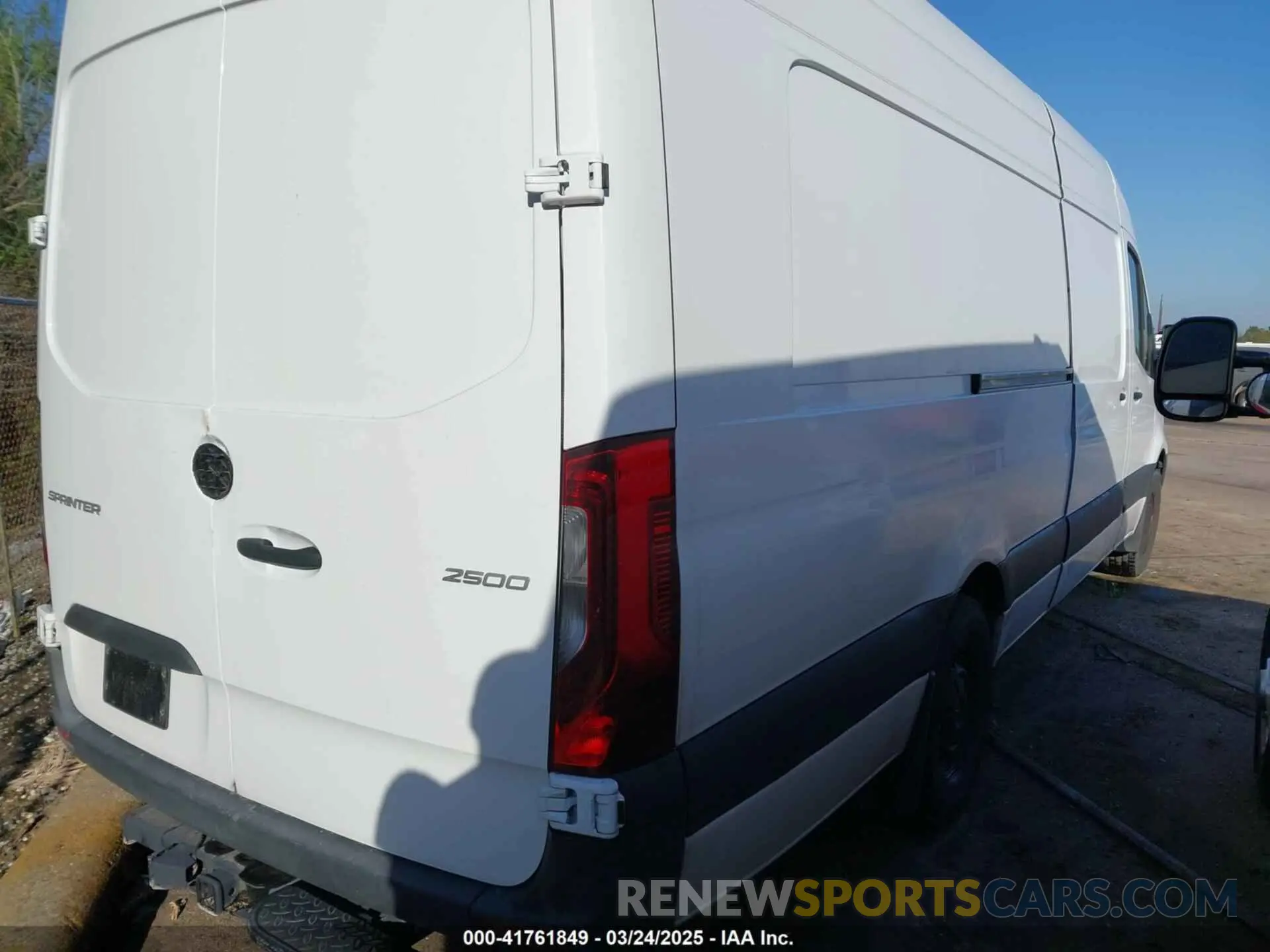 4 Photograph of a damaged car W1Y4NDHY9PT149970 MERCEDES-BENZ SPRINTER 2500 2023
