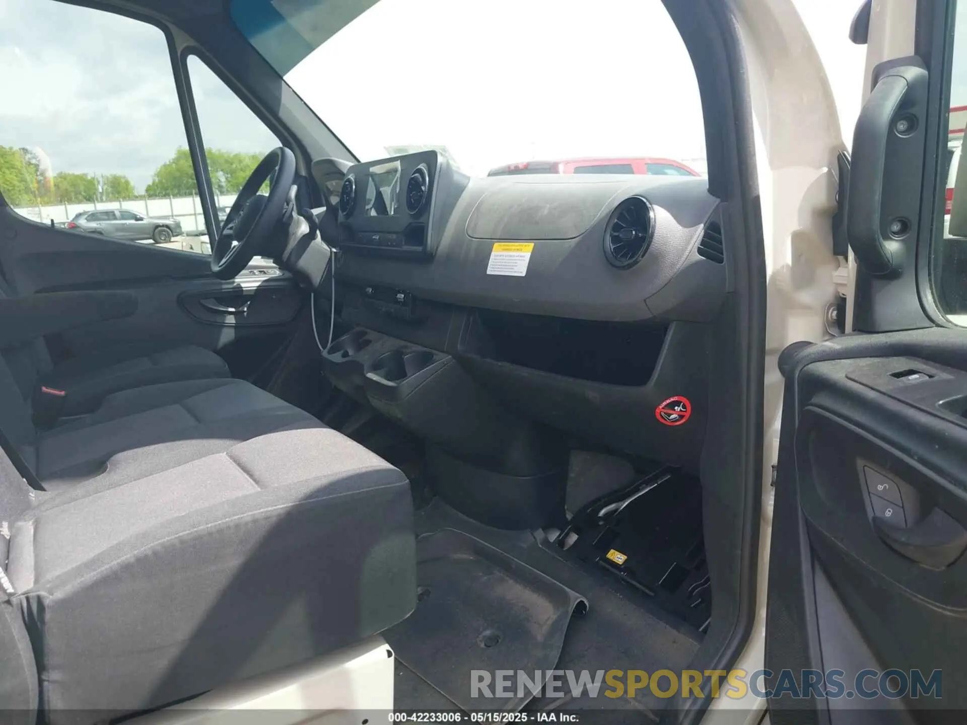 5 Photograph of a damaged car W1Y4KBHYXRT181245 MERCEDES-BENZ SPRINTER 2500 2024