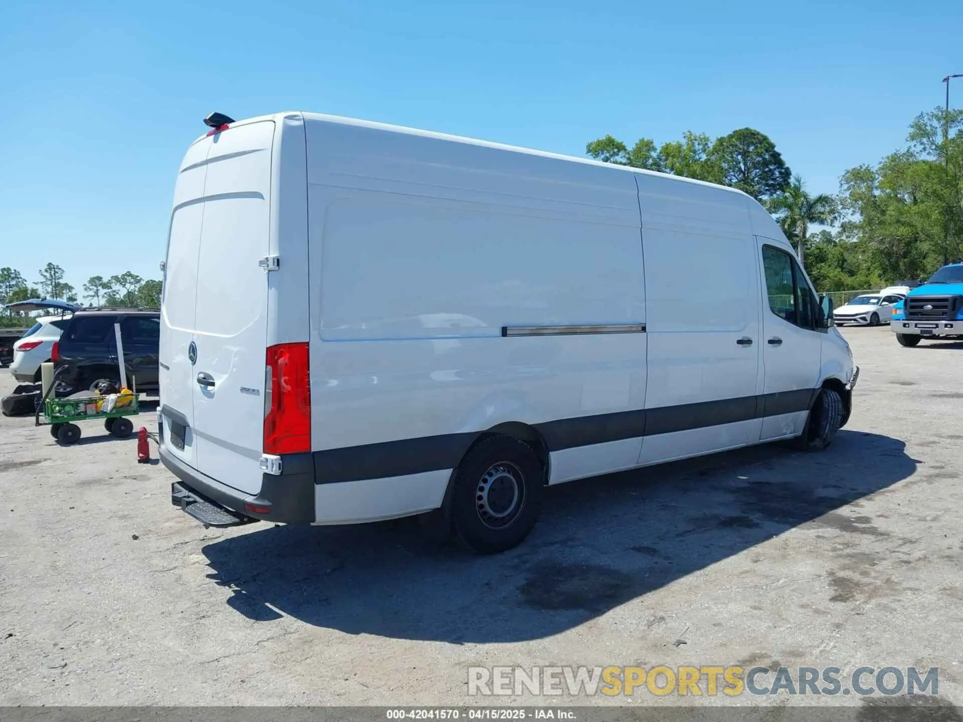 4 Photograph of a damaged car W1Y4KCHY7RT179877 MERCEDES-BENZ SPRINTER 2500 2024