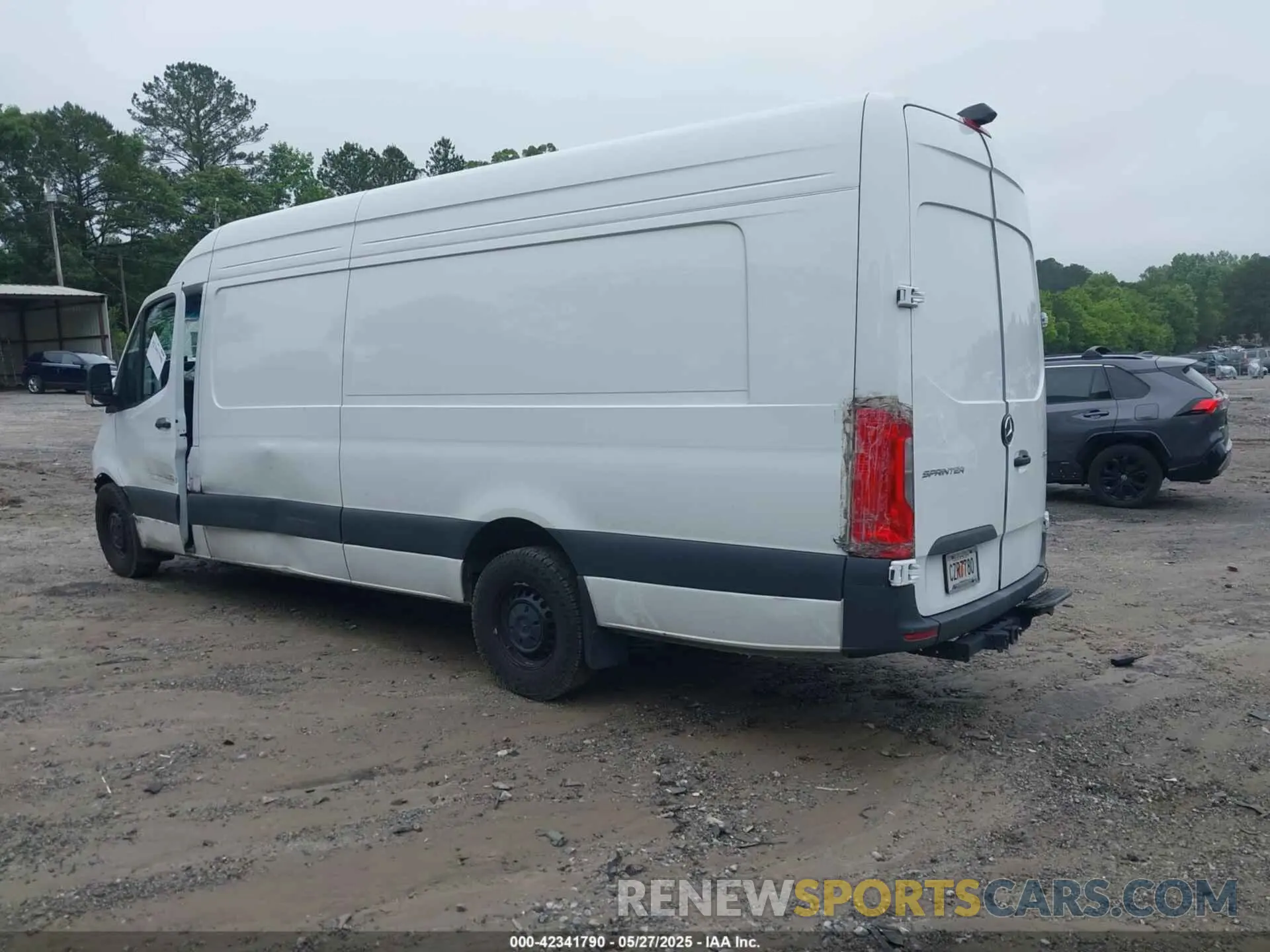 3 Photograph of a damaged car W1Y4NDHY0RT174159 MERCEDES-BENZ SPRINTER 2500 2024