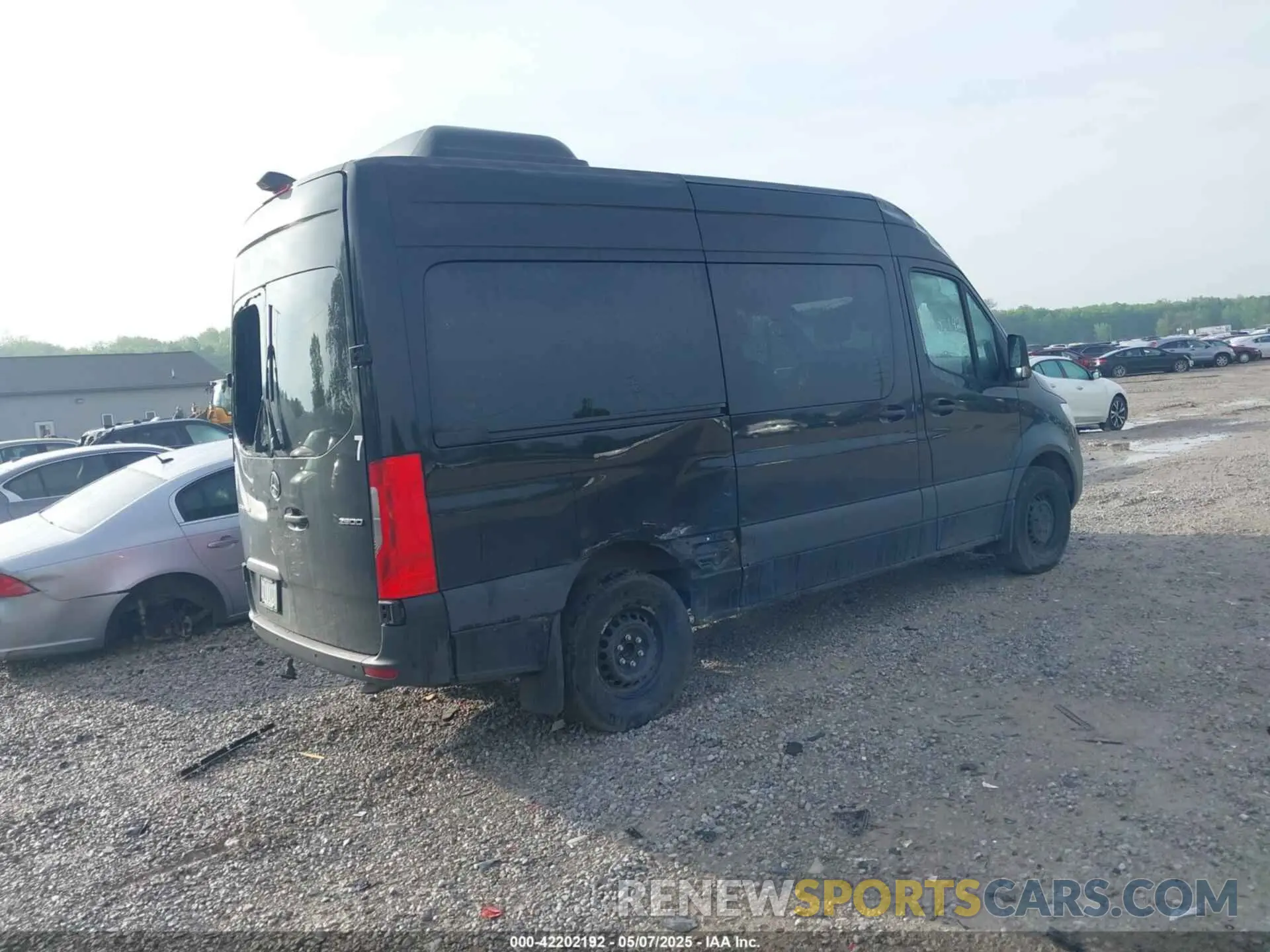4 Photograph of a damaged car W1Z4NFHYXRP658811 MERCEDES-BENZ SPRINTER 2500 2024