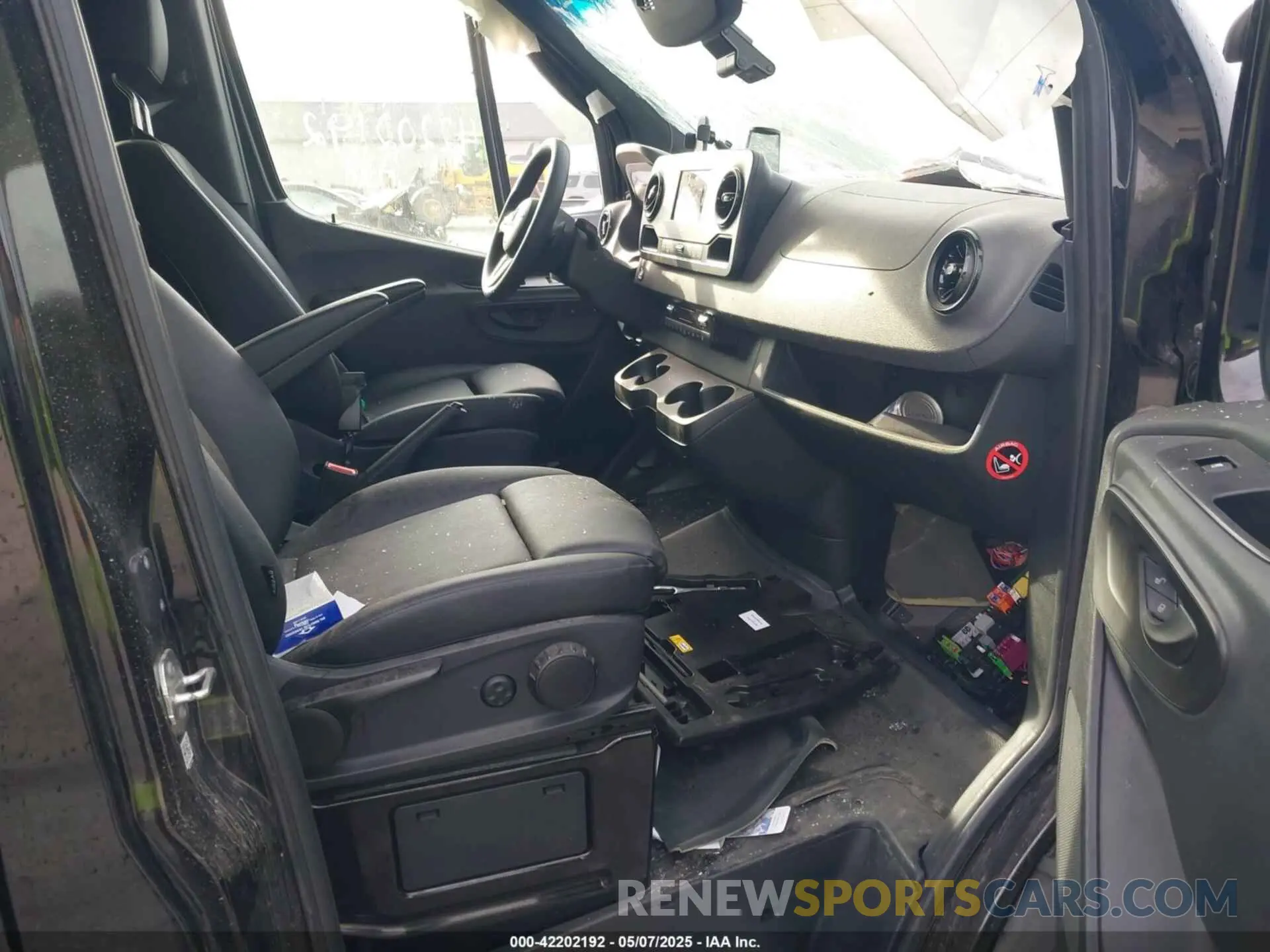 5 Photograph of a damaged car W1Z4NFHYXRP658811 MERCEDES-BENZ SPRINTER 2500 2024