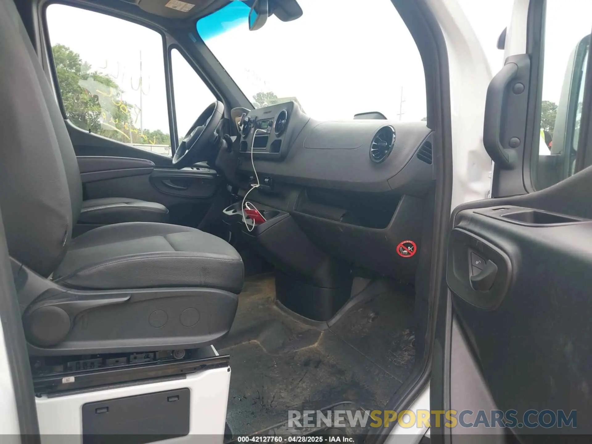 5 Photograph of a damaged car W1Y4KBHY6ST202145 MERCEDES-BENZ SPRINTER 2500 2025