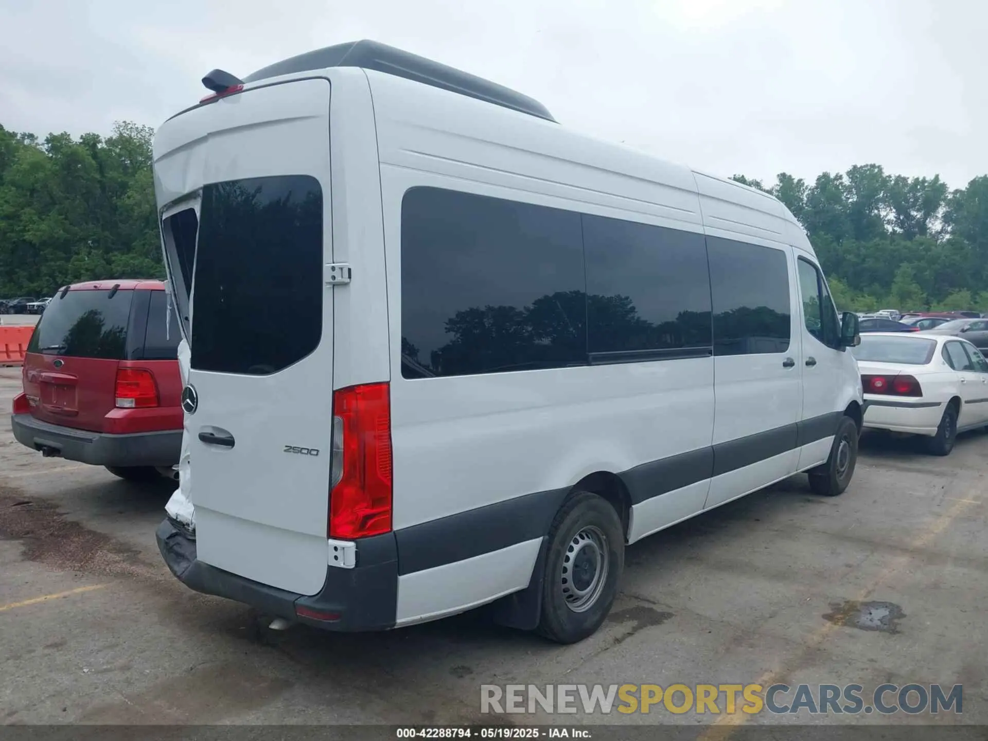 4 Photograph of a damaged car W1Z4KGHY7ST217701 MERCEDES-BENZ SPRINTER 2500 2025