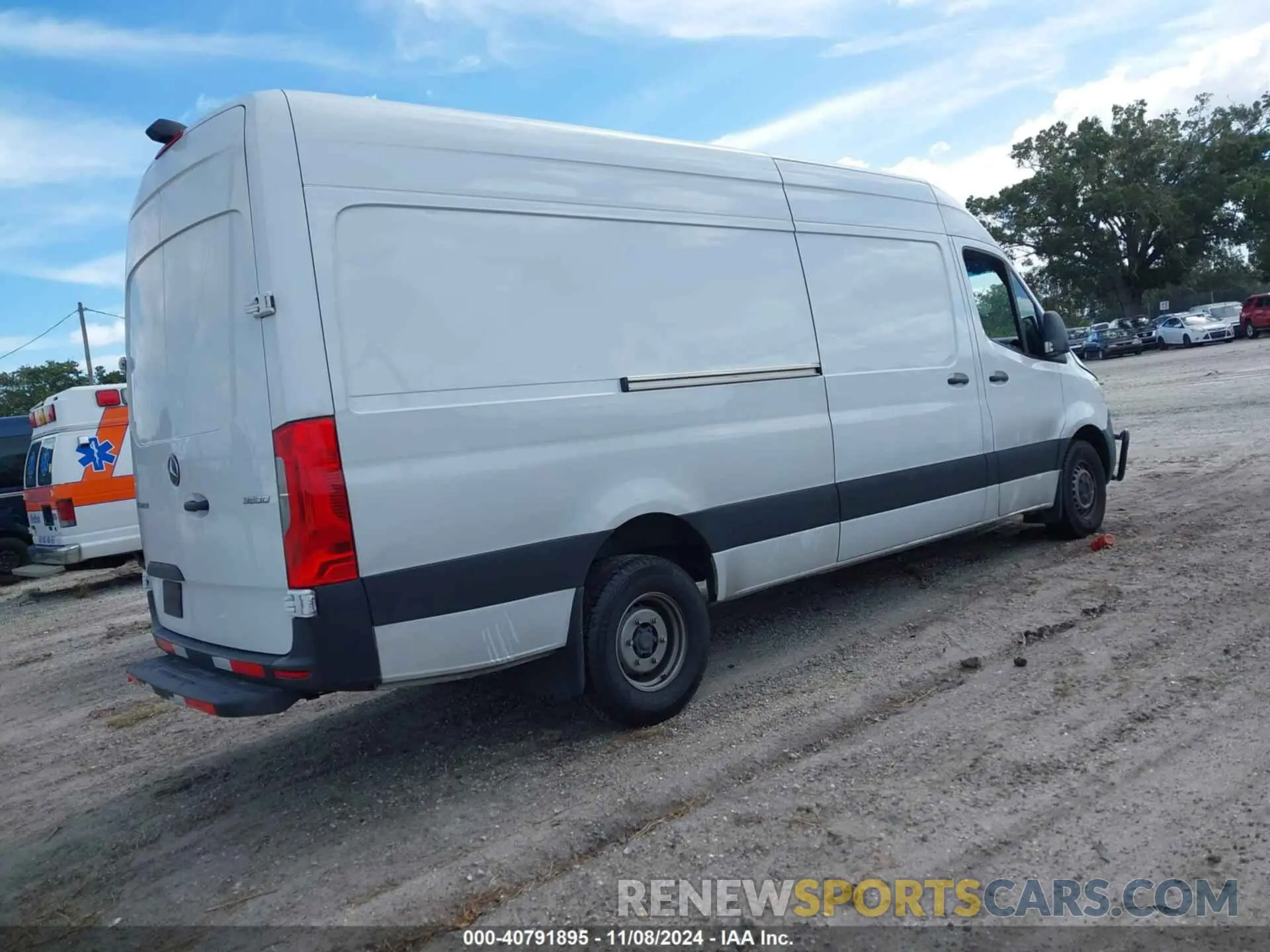 4 Photograph of a damaged car W1Y5NCHYXPT131315 MERCEDES-BENZ SPRINTER 3500 2023