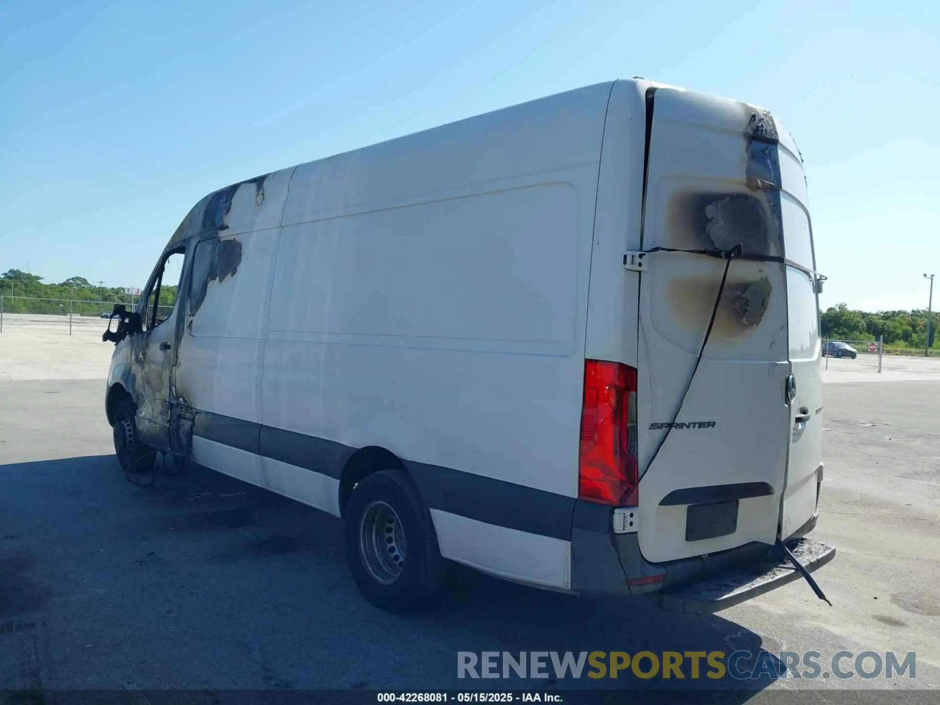 4 Photograph of a damaged car WD3PF4CC0KP038696 MERCEDES-BENZ SPRINTER 3500XD 2019