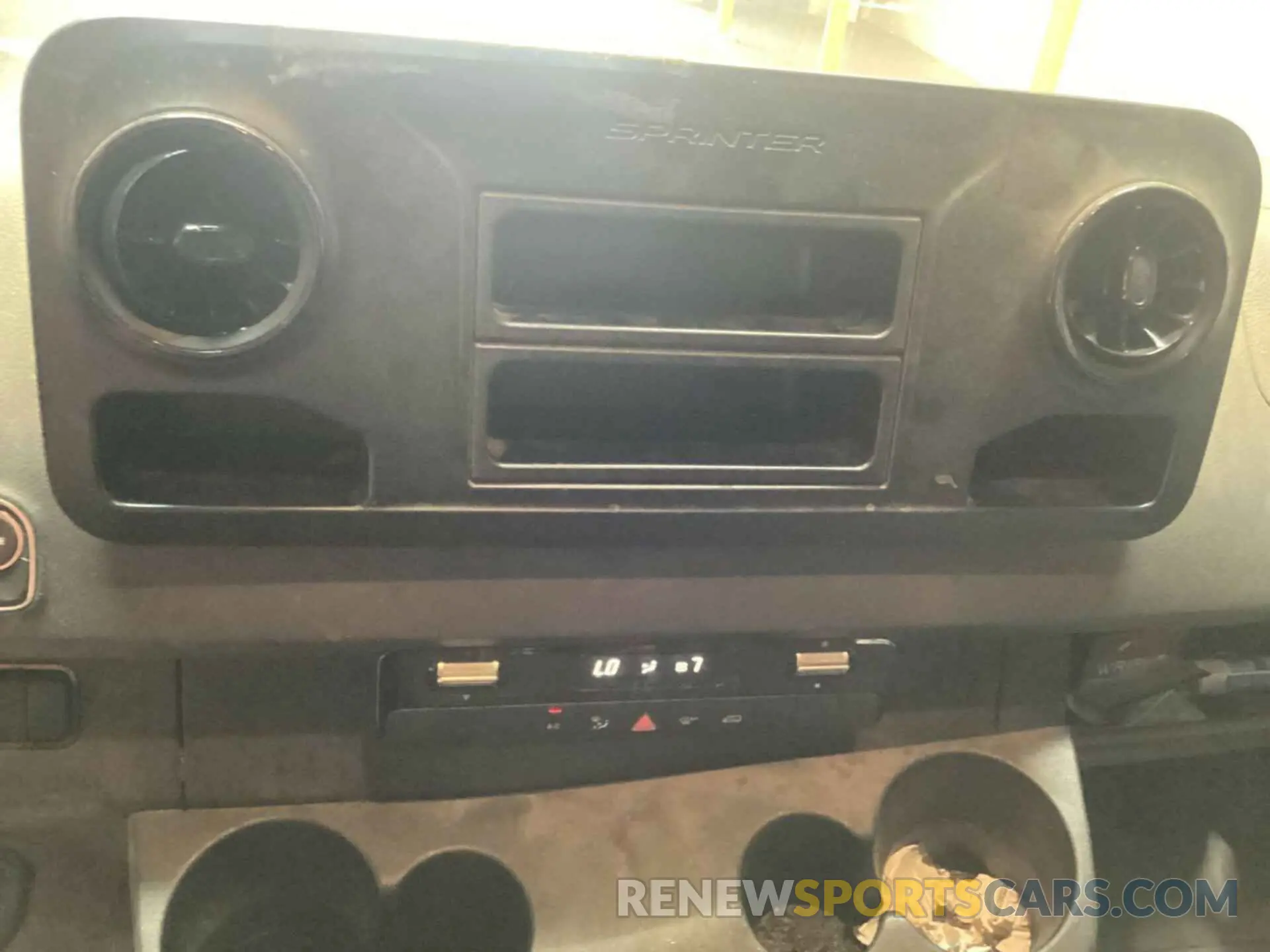 27 Photograph of a damaged car WD3PF4CC1KP025567 MERCEDES-BENZ SPRINTER 3500XD 2019