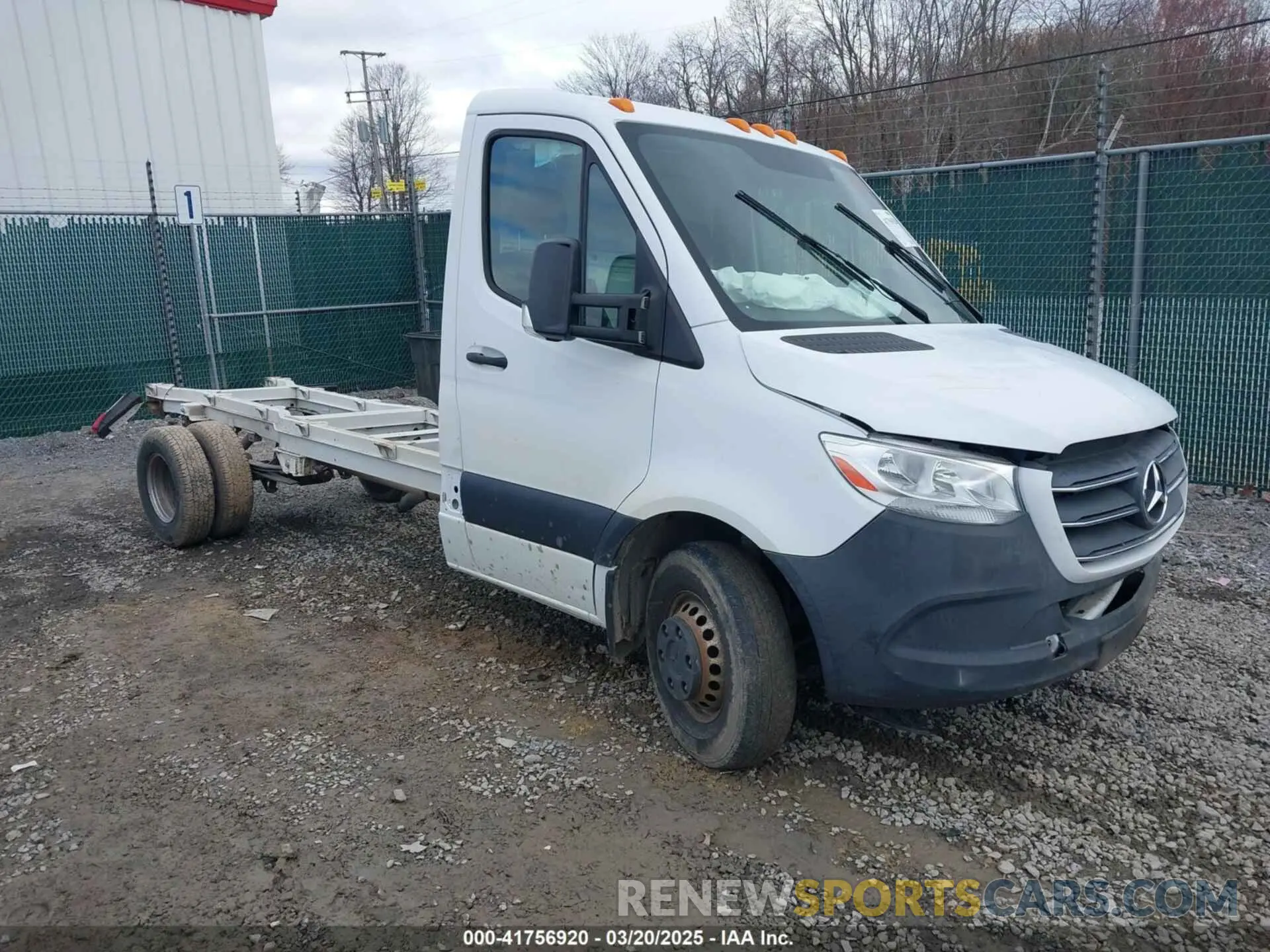 1 Photograph of a damaged car WDAPF4CD2KN016714 MERCEDES-BENZ SPRINTER 4500 2019