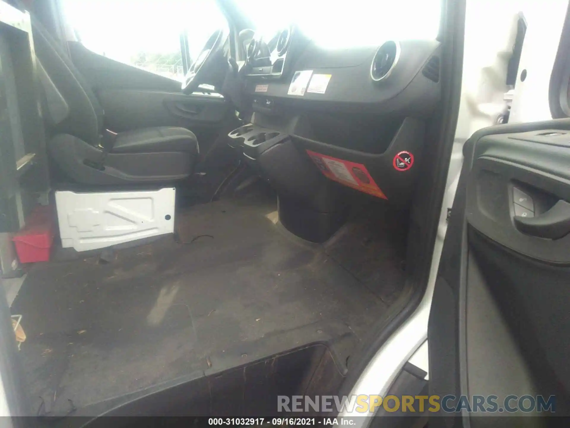 5 Photograph of a damaged car WD3PF1CD1KP063159 MERCEDES-BENZ SPRINTER CARGO VAN 2019