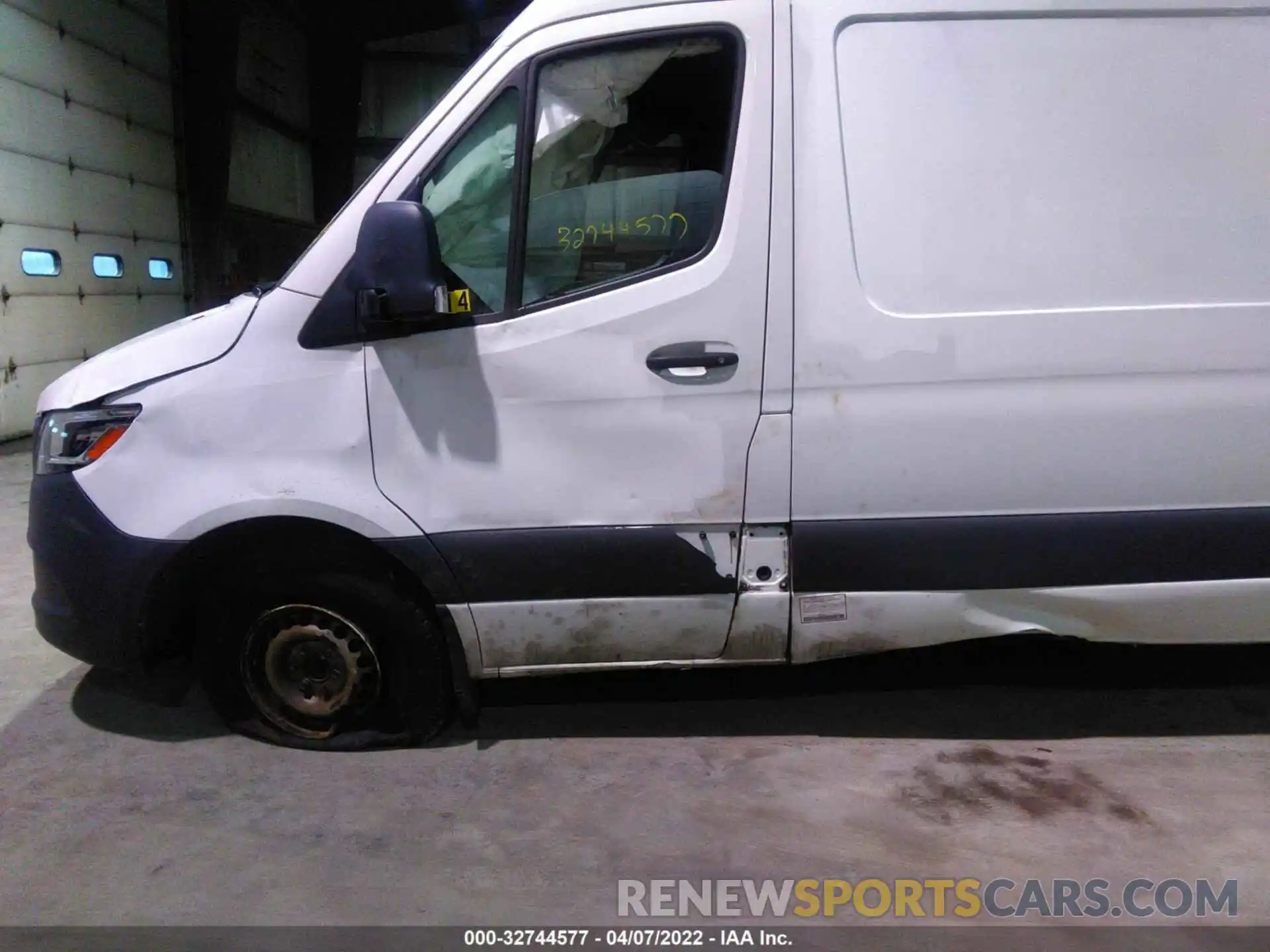 6 Photograph of a damaged car WD3PF1CD1KP084349 MERCEDES-BENZ SPRINTER CARGO VAN 2019