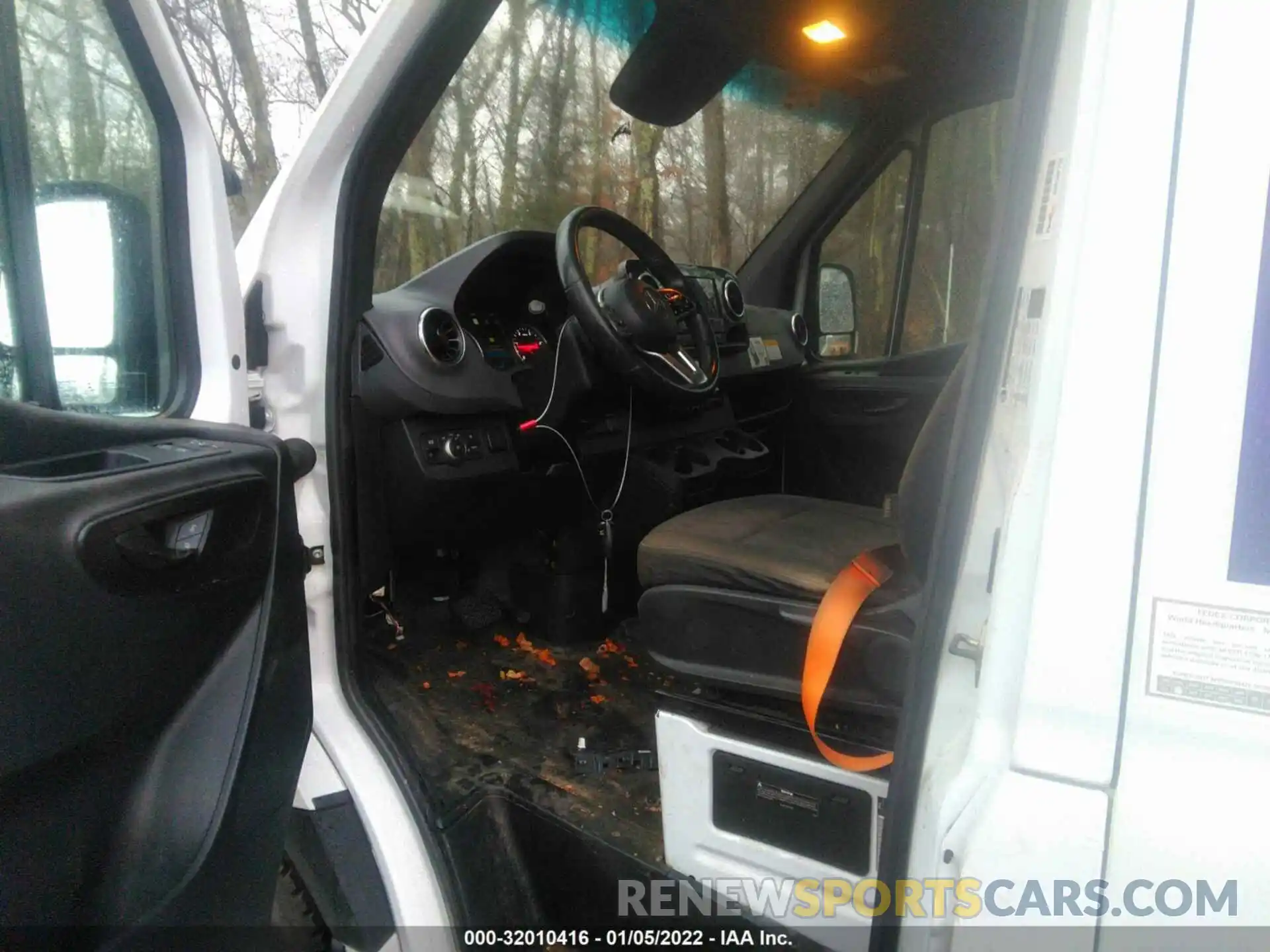 5 Photograph of a damaged car WD3PF1CD6KP119046 MERCEDES-BENZ SPRINTER CARGO VAN 2019