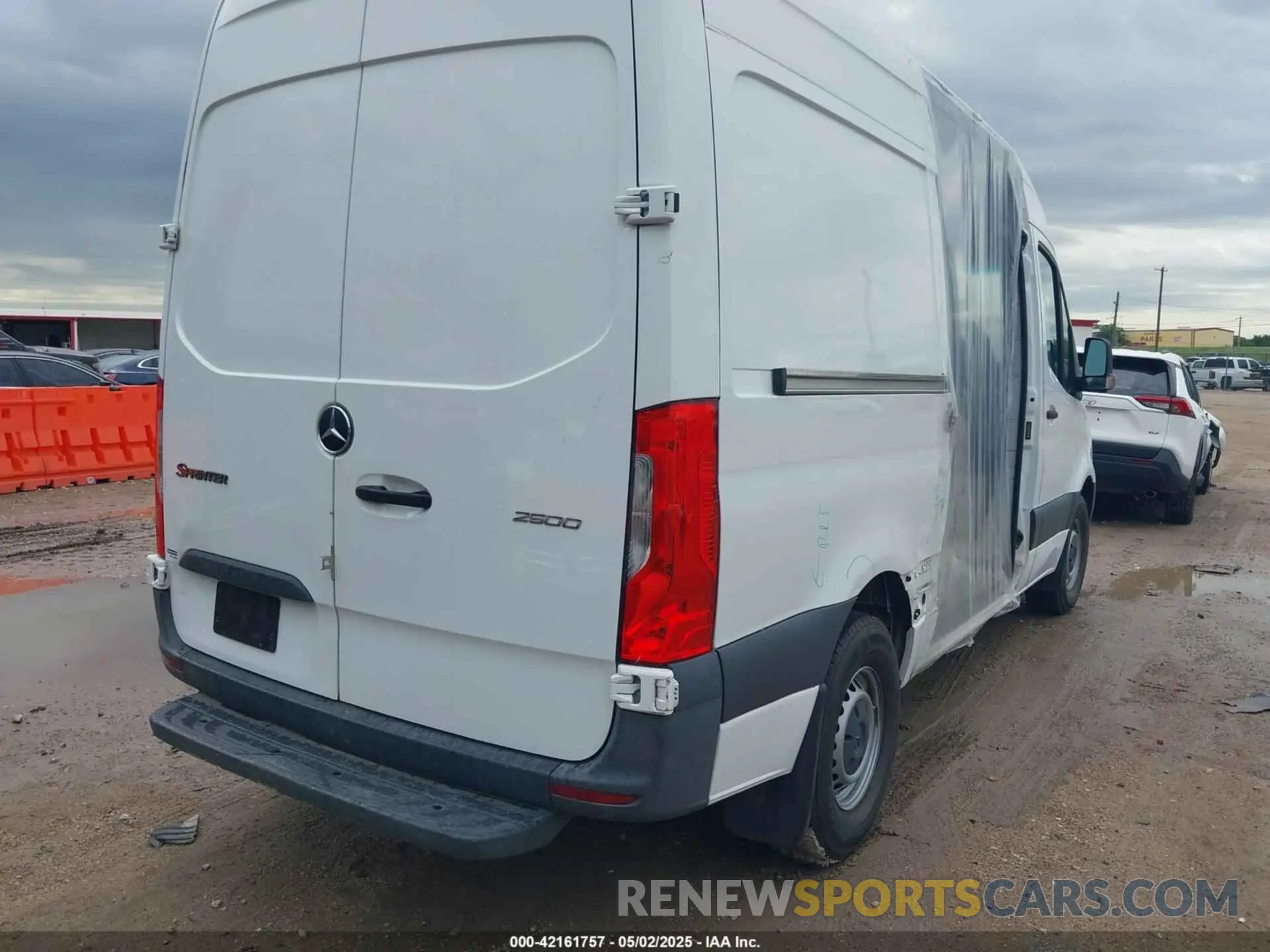 4 Photograph of a damaged car W1Y4DBHY0MT054085 MERCEDES-BENZ SPRINTER CARGO VAN 2021
