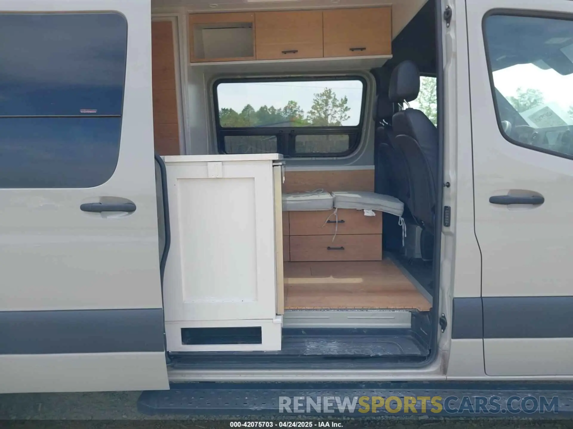 8 Photograph of a damaged car W1Y4NCVY4PT116227 MERCEDES-BENZ SPRINTER CARGO VAN 2023