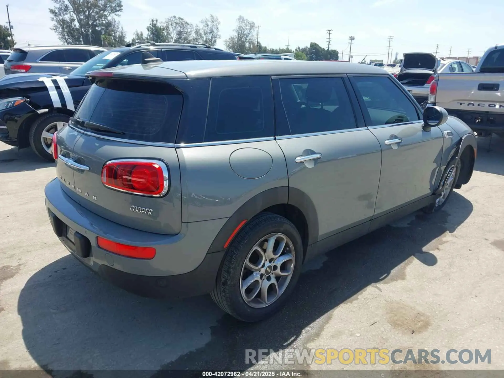 4 Photograph of a damaged car WMWLN5C57K2E34894 MINI CLUBMAN 2019