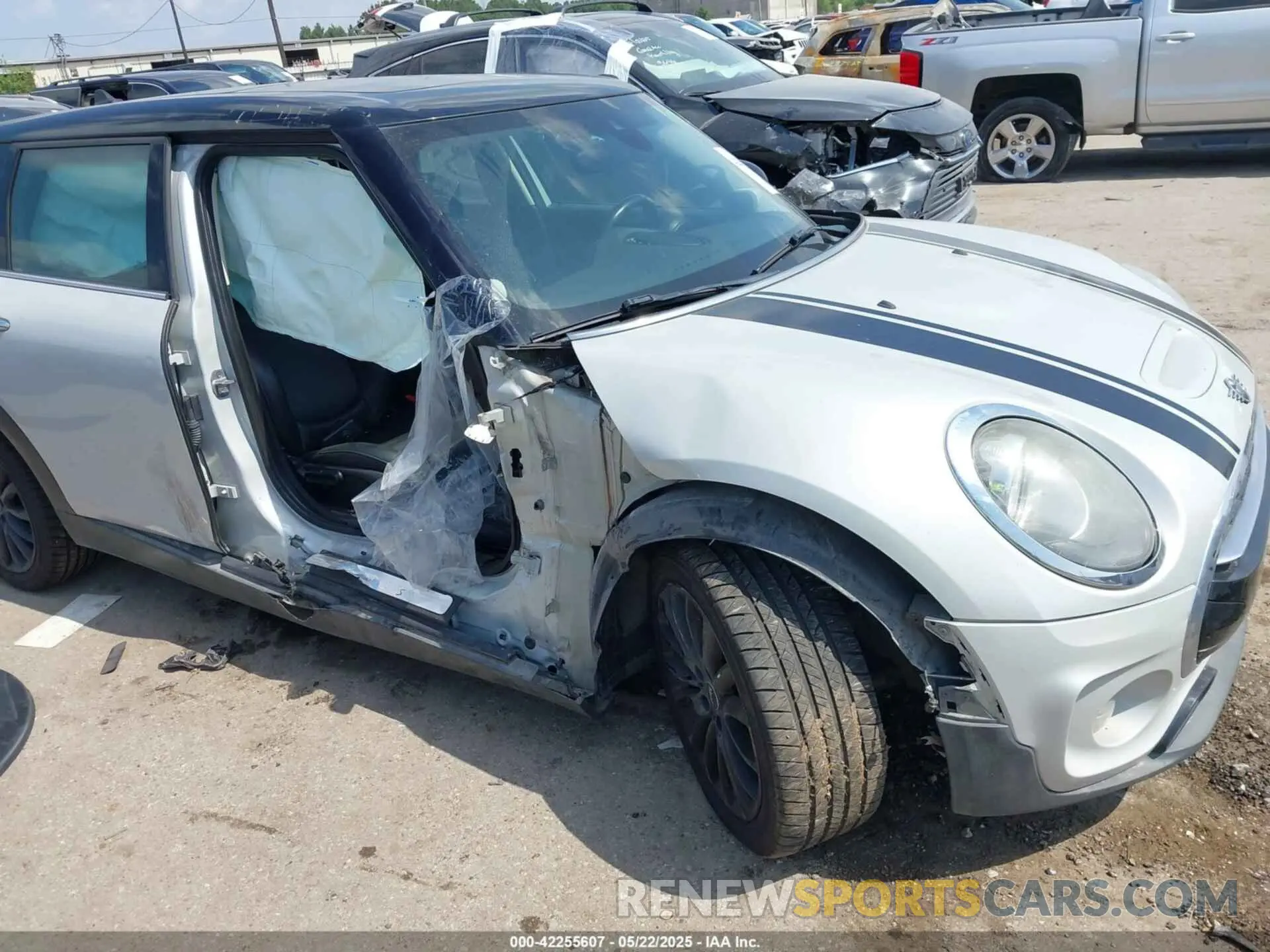 1 Photograph of a damaged car WMWLN9C54K2E52051 MINI CLUBMAN 2019