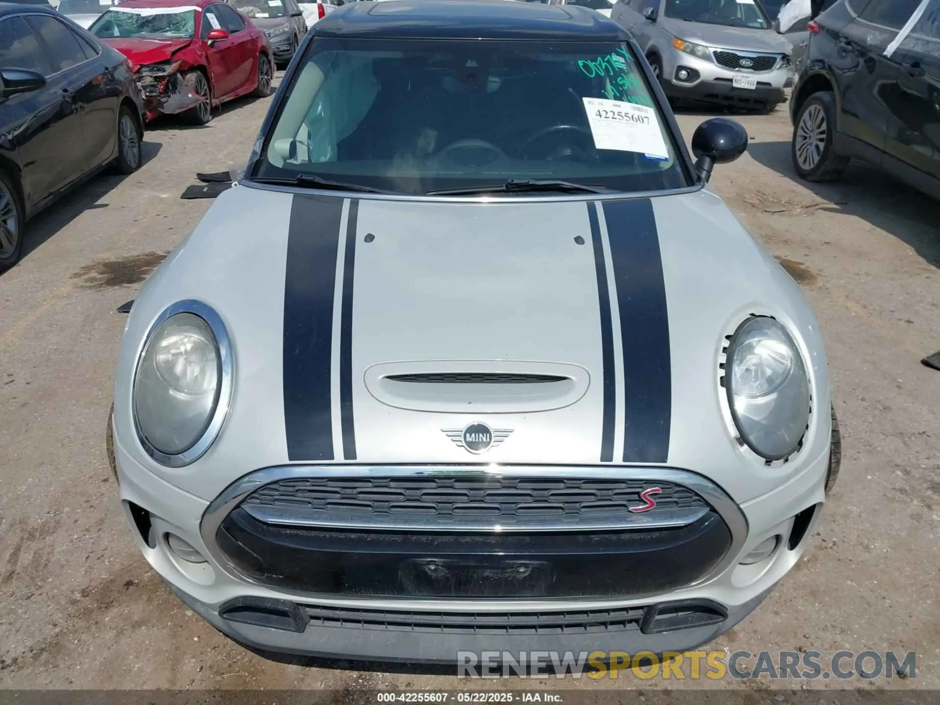 12 Photograph of a damaged car WMWLN9C54K2E52051 MINI CLUBMAN 2019