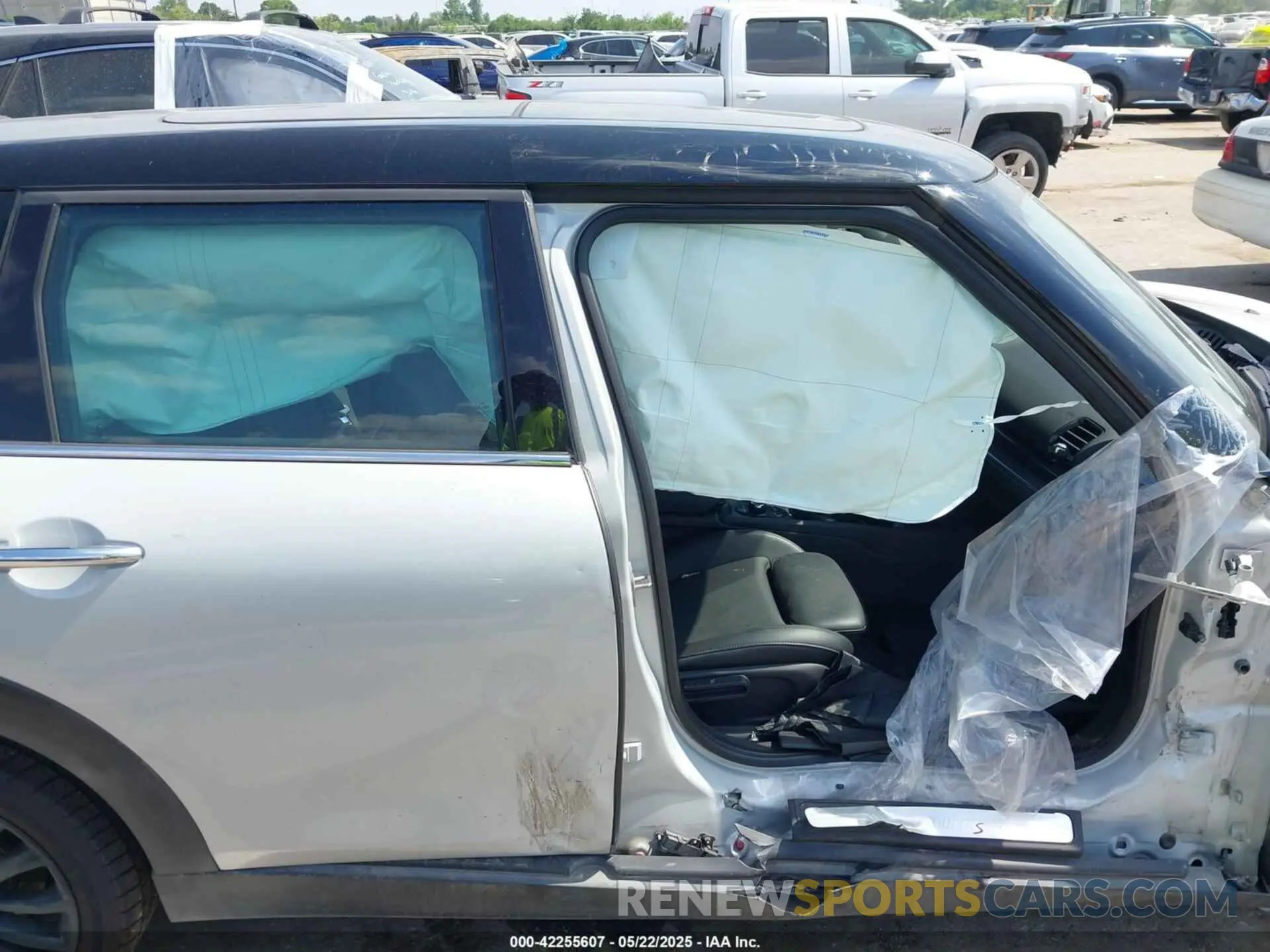 13 Photograph of a damaged car WMWLN9C54K2E52051 MINI CLUBMAN 2019