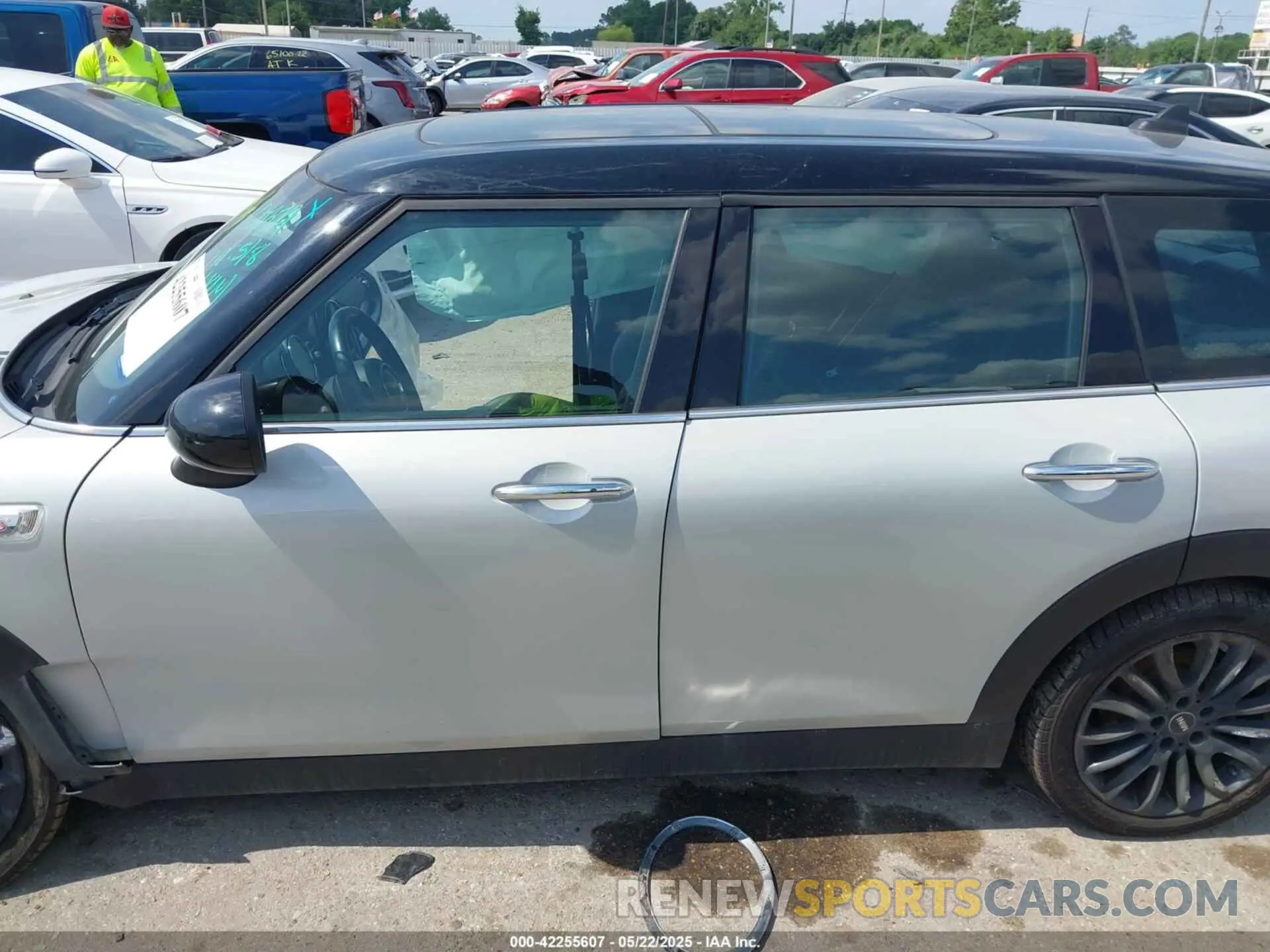 14 Photograph of a damaged car WMWLN9C54K2E52051 MINI CLUBMAN 2019