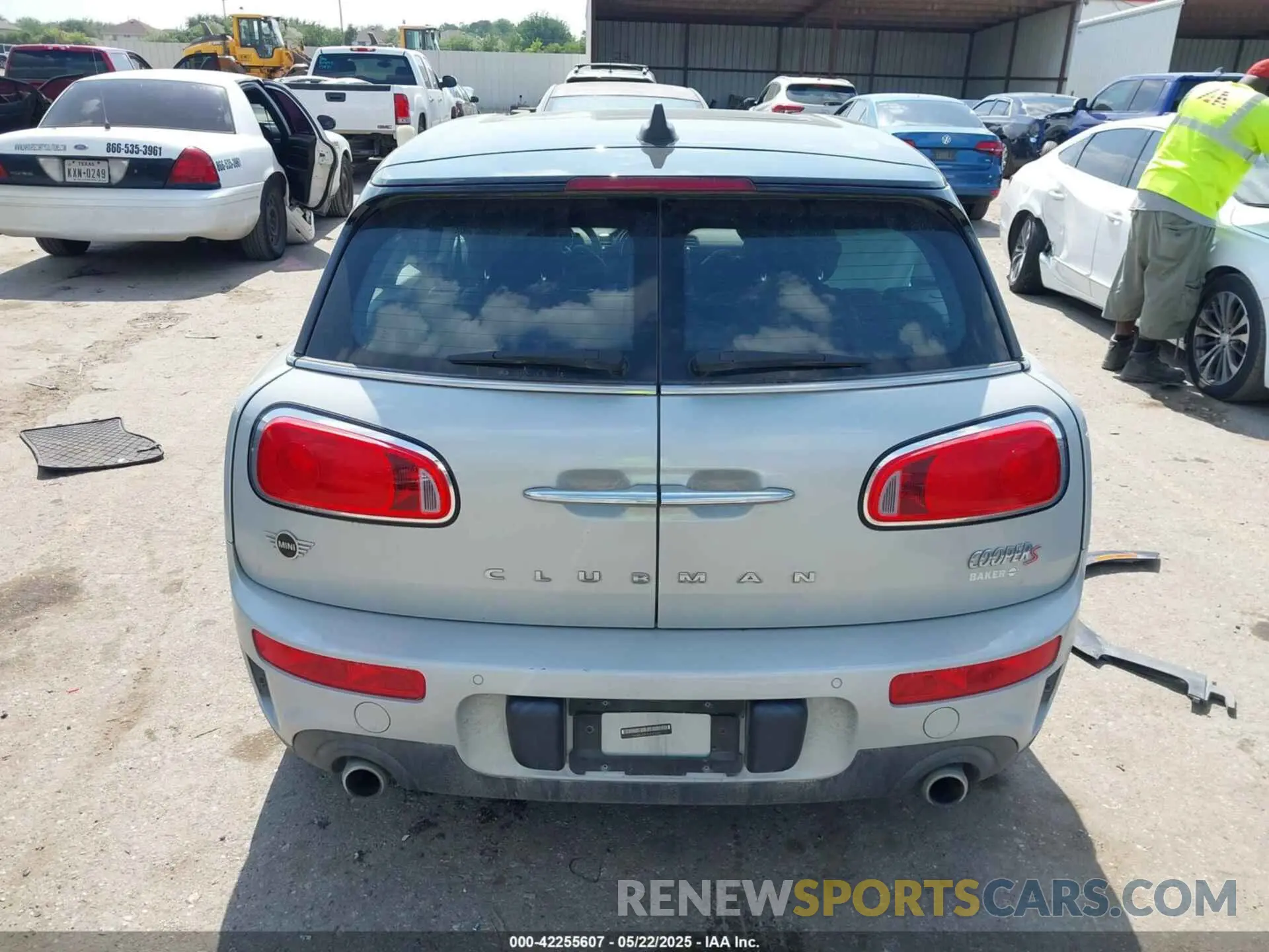16 Photograph of a damaged car WMWLN9C54K2E52051 MINI CLUBMAN 2019