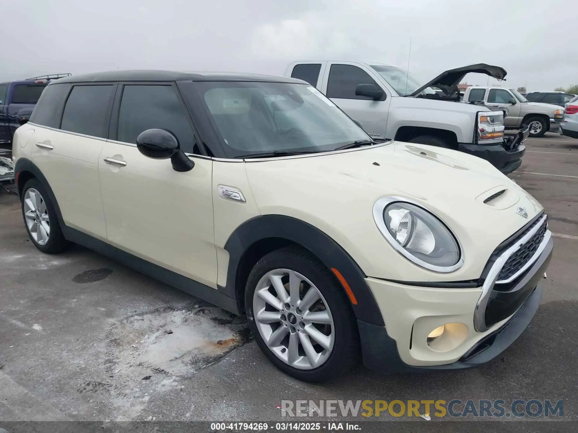 1 Photograph of a damaged car WMWLN9C55K2E51698 MINI CLUBMAN 2019