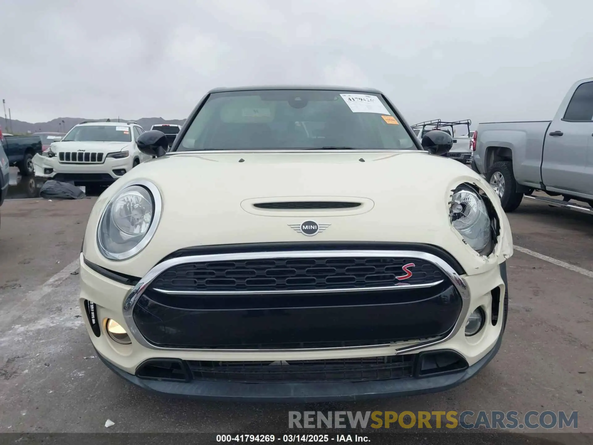 12 Photograph of a damaged car WMWLN9C55K2E51698 MINI CLUBMAN 2019