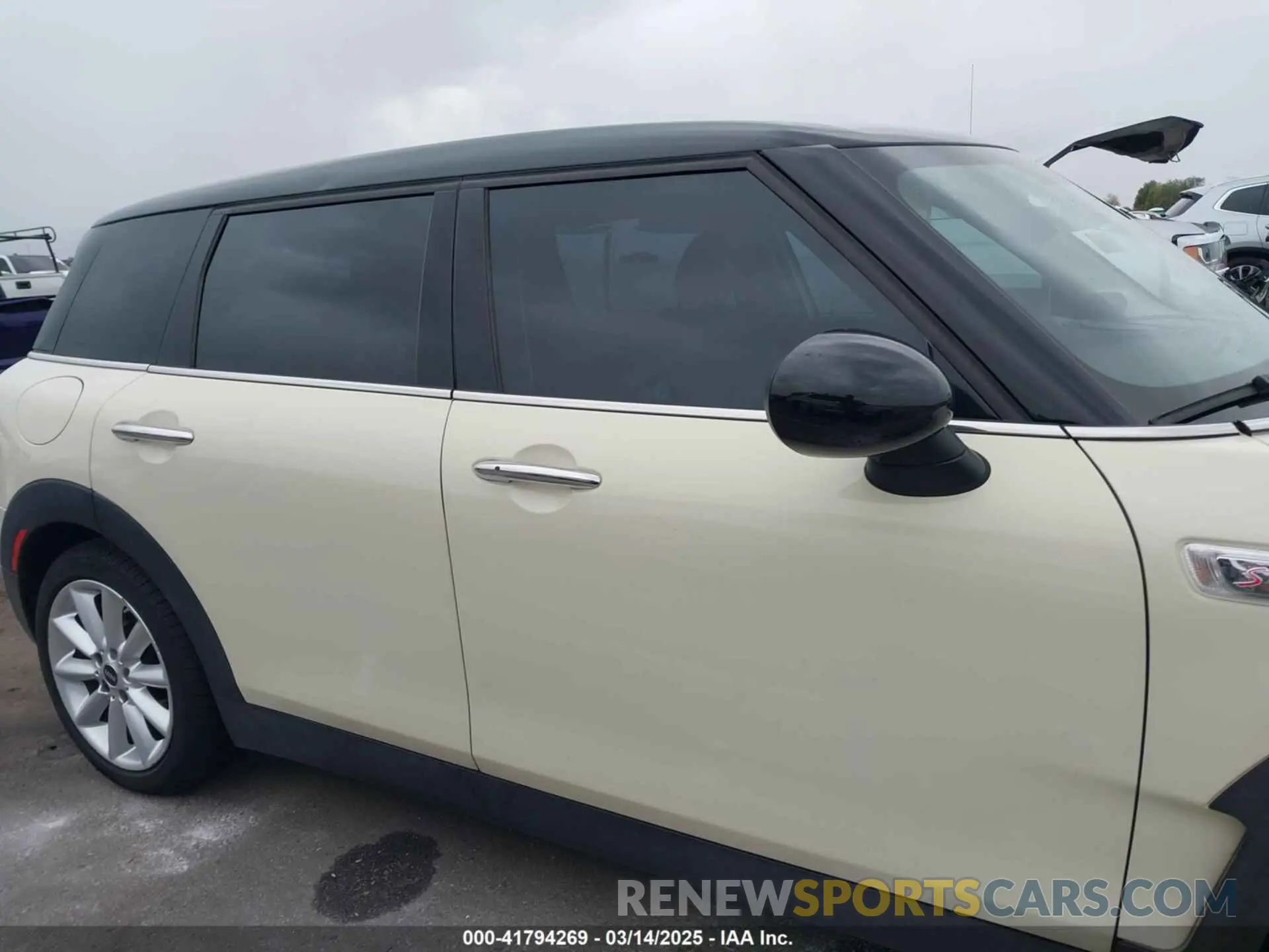 13 Photograph of a damaged car WMWLN9C55K2E51698 MINI CLUBMAN 2019