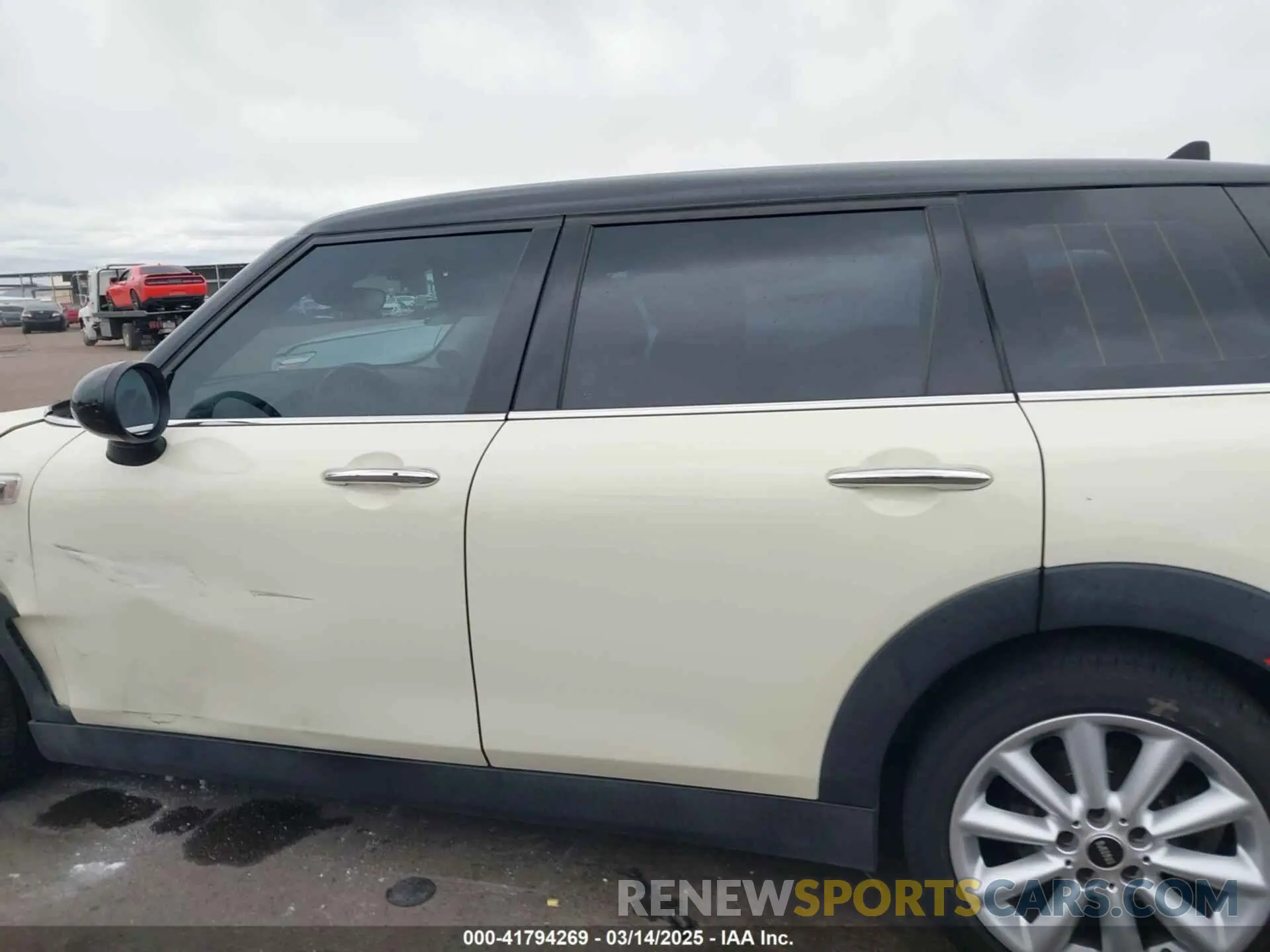 14 Photograph of a damaged car WMWLN9C55K2E51698 MINI CLUBMAN 2019