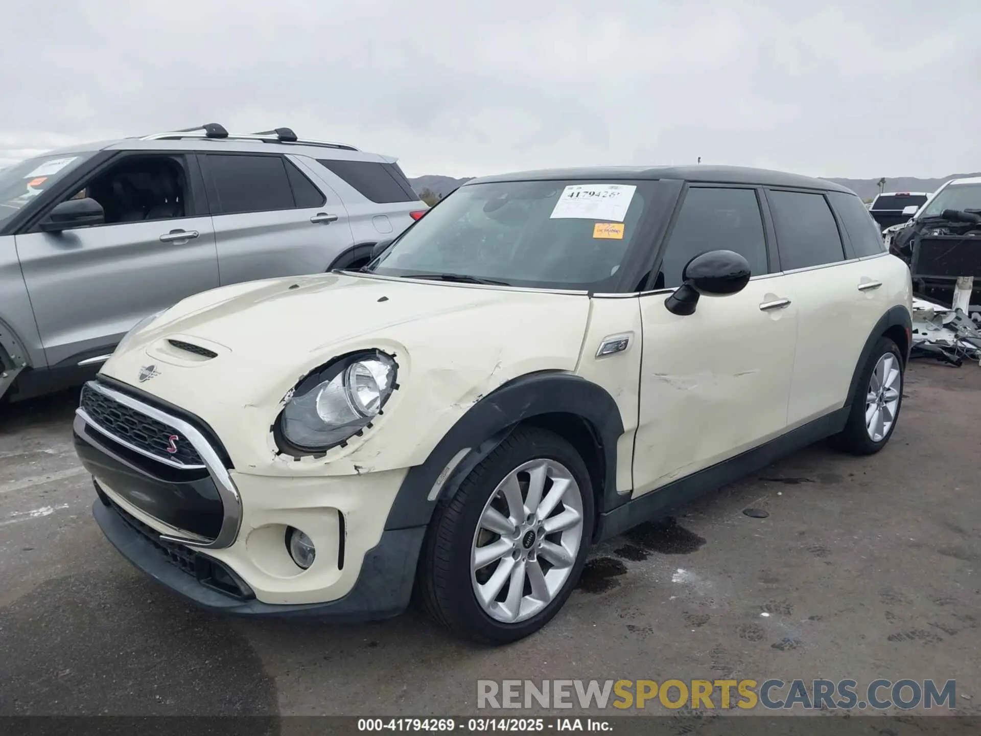 2 Photograph of a damaged car WMWLN9C55K2E51698 MINI CLUBMAN 2019