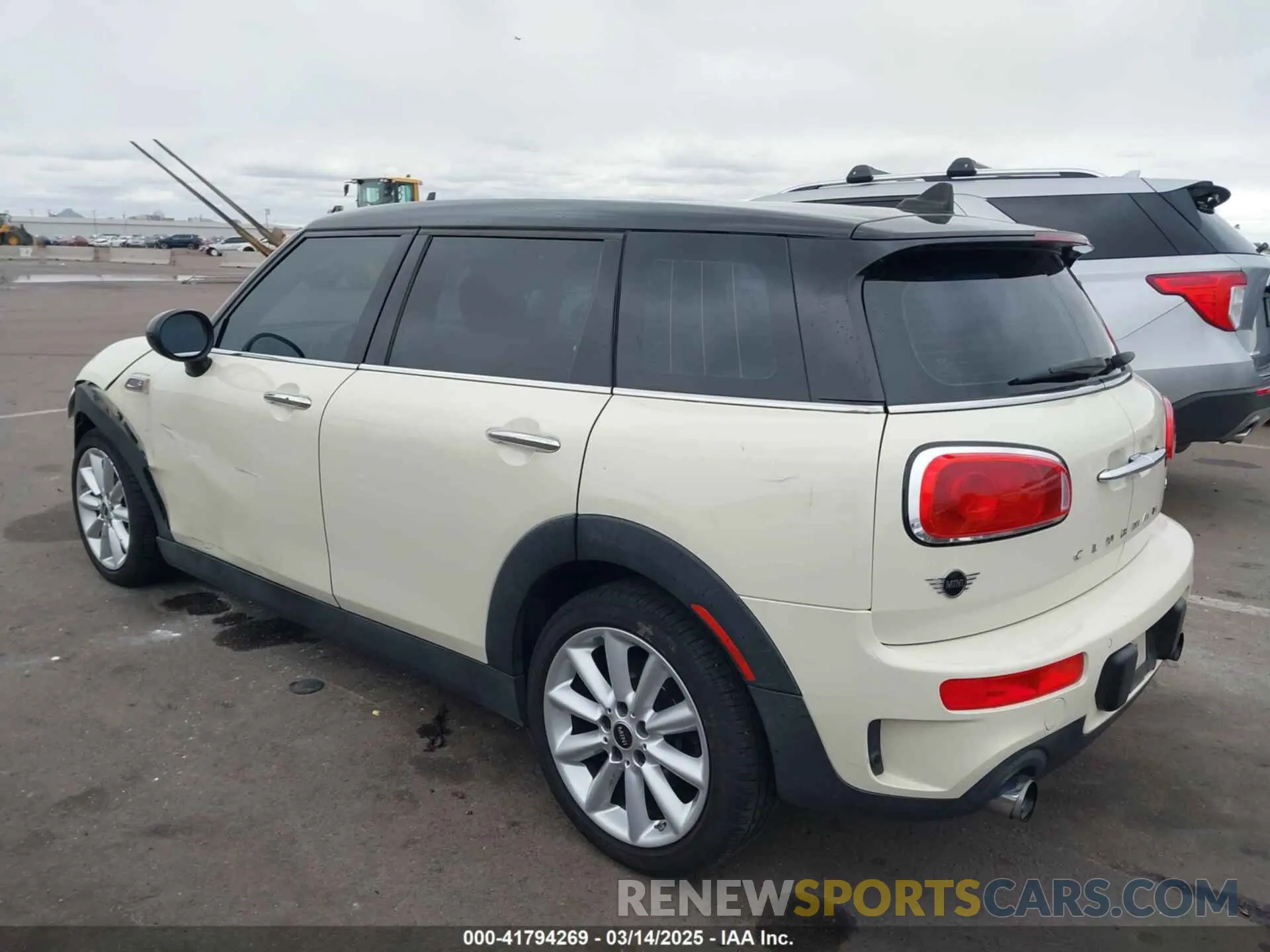 3 Photograph of a damaged car WMWLN9C55K2E51698 MINI CLUBMAN 2019