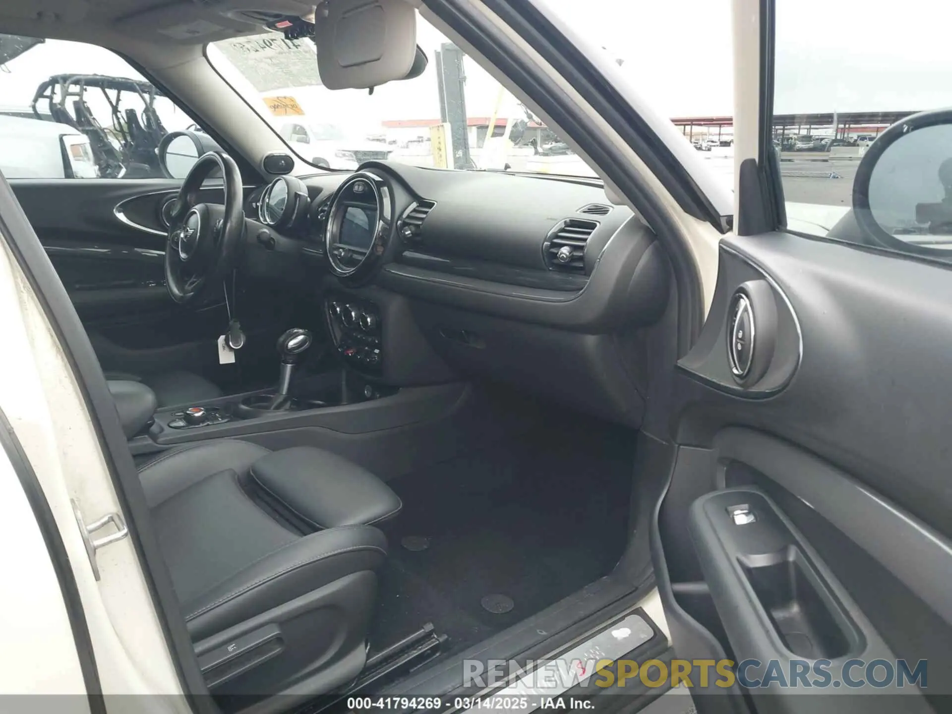 5 Photograph of a damaged car WMWLN9C55K2E51698 MINI CLUBMAN 2019