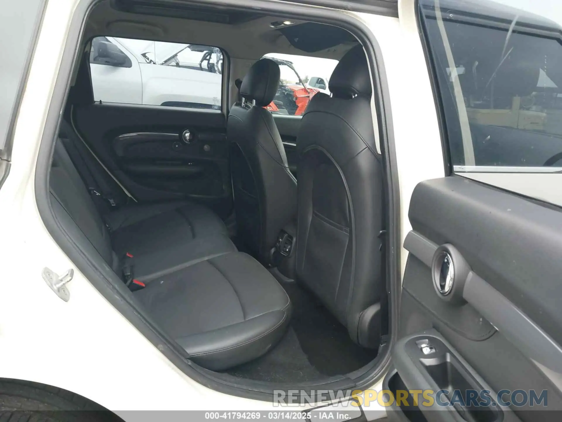 8 Photograph of a damaged car WMWLN9C55K2E51698 MINI CLUBMAN 2019