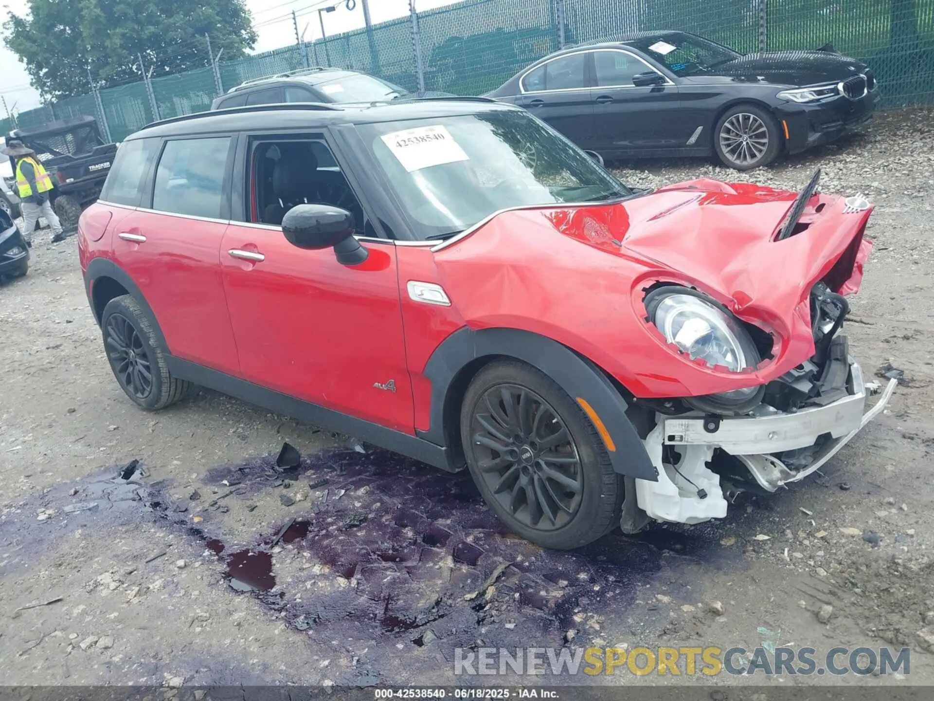 1 Photograph of a damaged car WMWXJ1C03L2M11072 MINI CLUBMAN 2020