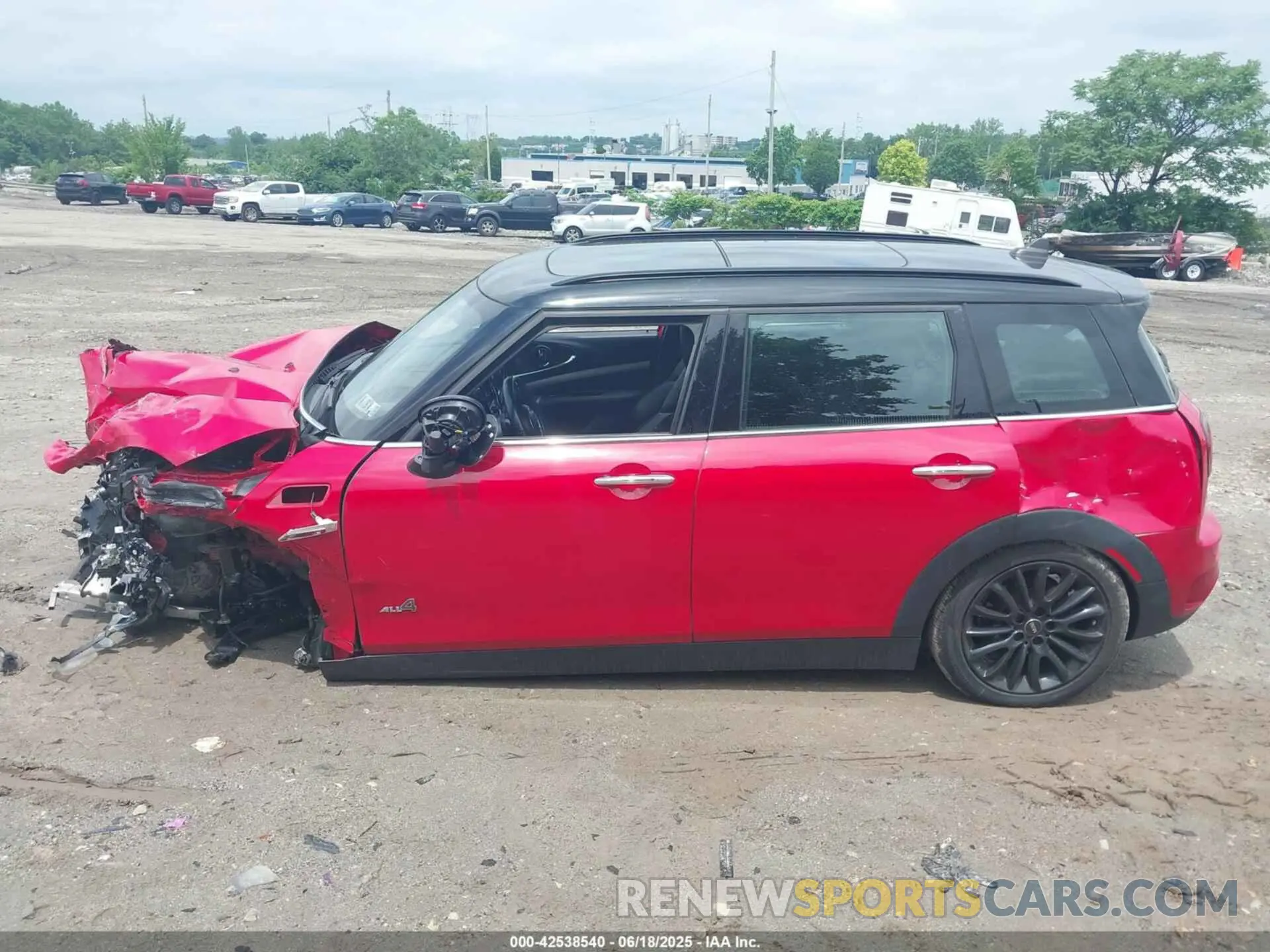 14 Photograph of a damaged car WMWXJ1C03L2M11072 MINI CLUBMAN 2020