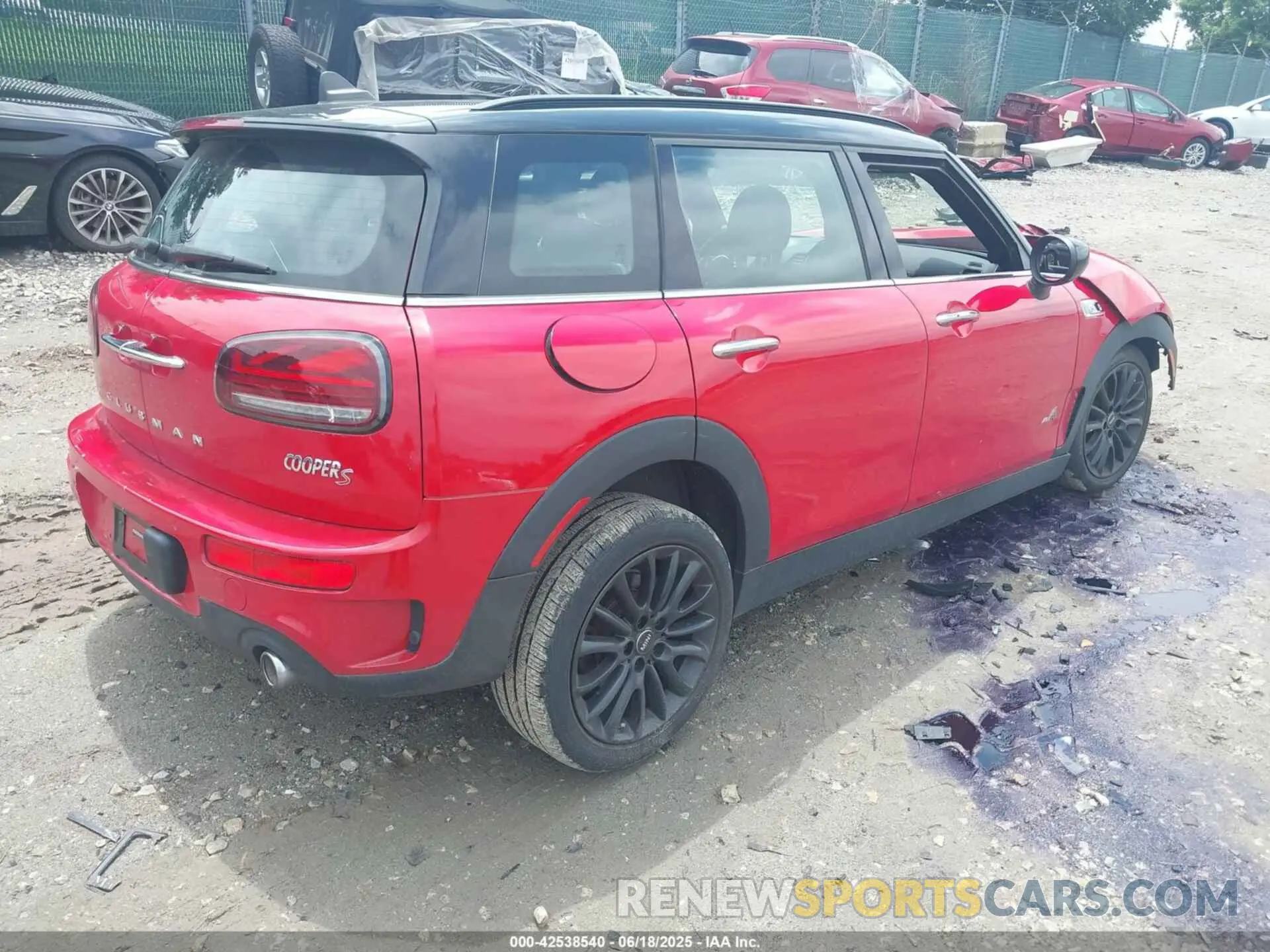 4 Photograph of a damaged car WMWXJ1C03L2M11072 MINI CLUBMAN 2020