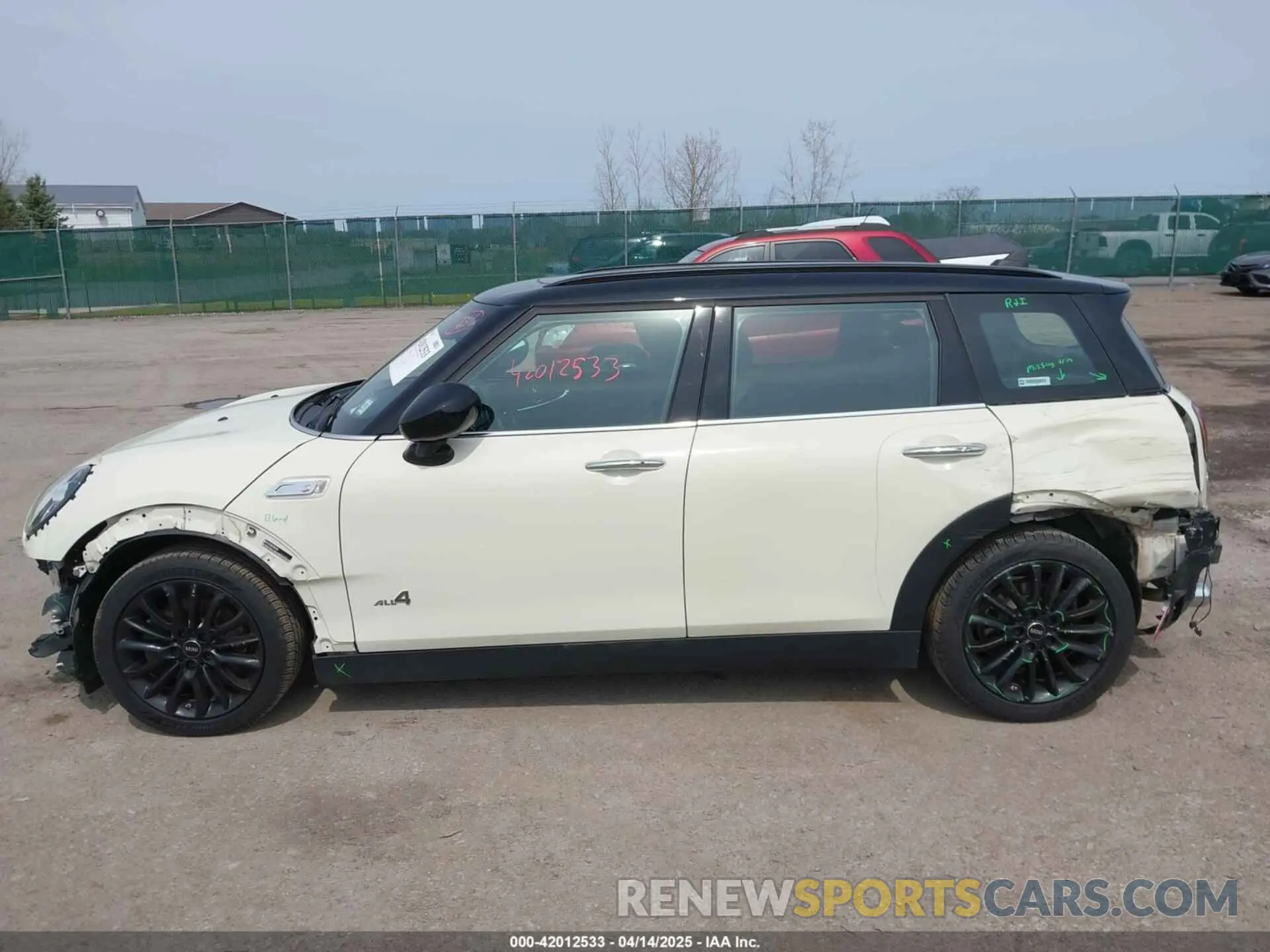 15 Photograph of a damaged car WMWXJ1C04L2M33050 MINI CLUBMAN 2020