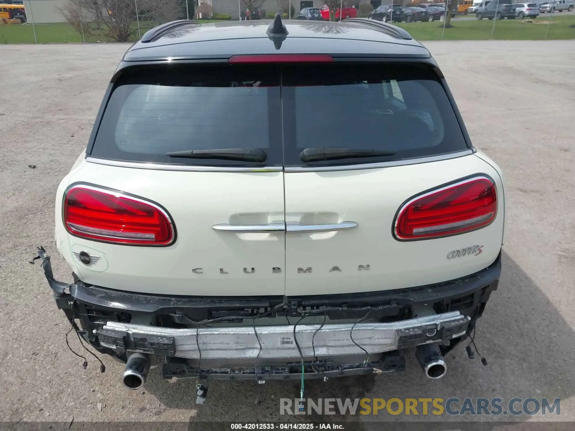 17 Photograph of a damaged car WMWXJ1C04L2M33050 MINI CLUBMAN 2020