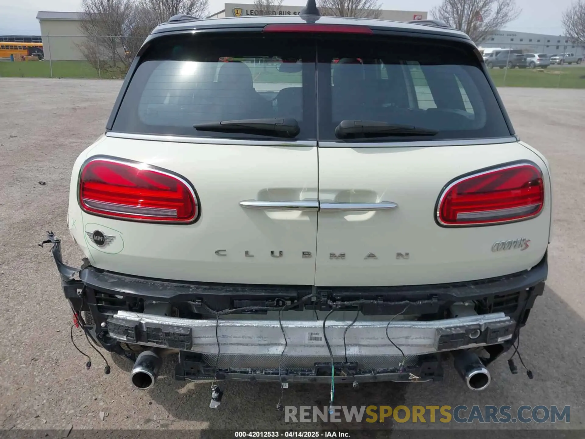 18 Photograph of a damaged car WMWXJ1C04L2M33050 MINI CLUBMAN 2020