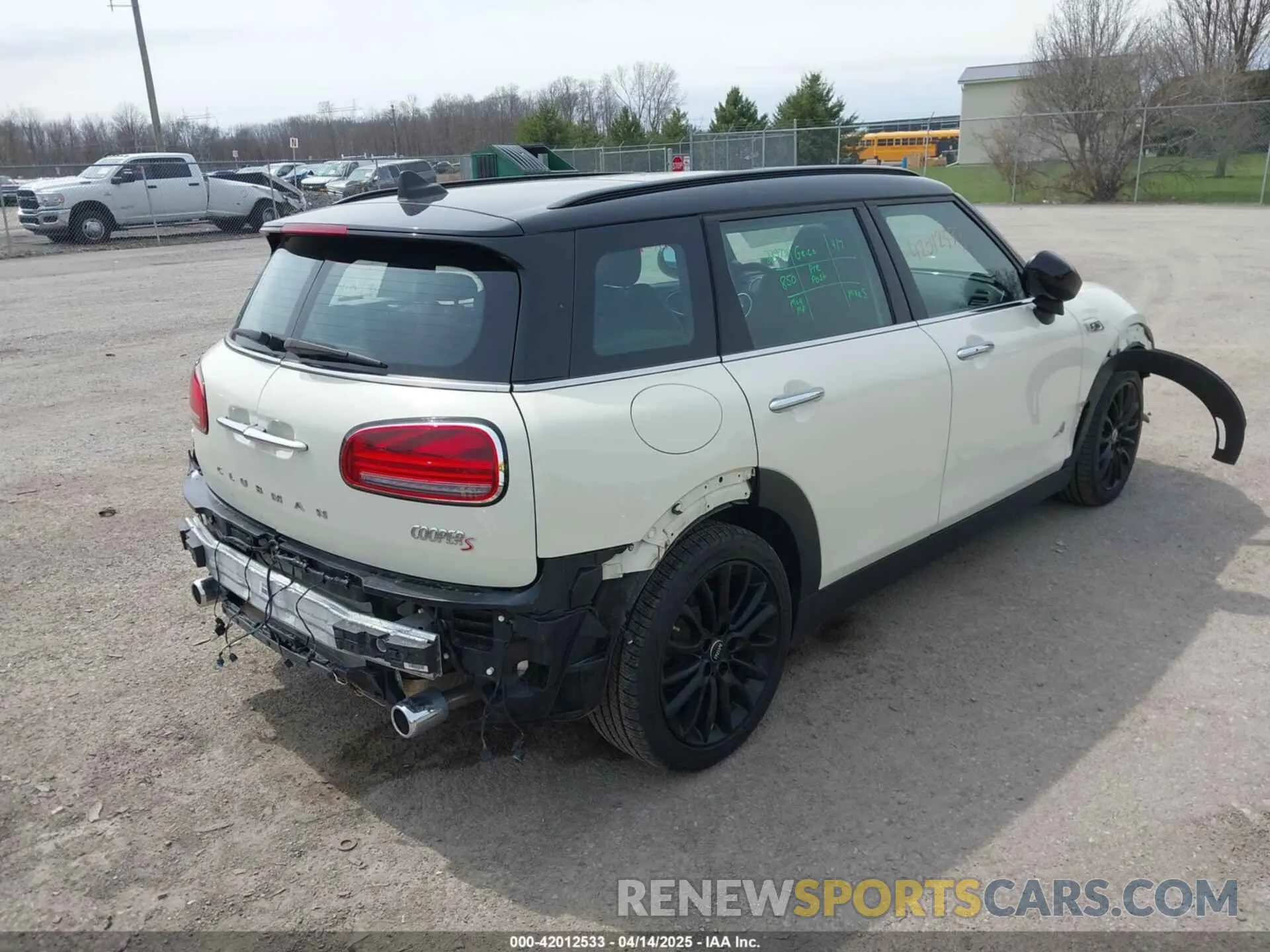 4 Photograph of a damaged car WMWXJ1C04L2M33050 MINI CLUBMAN 2020