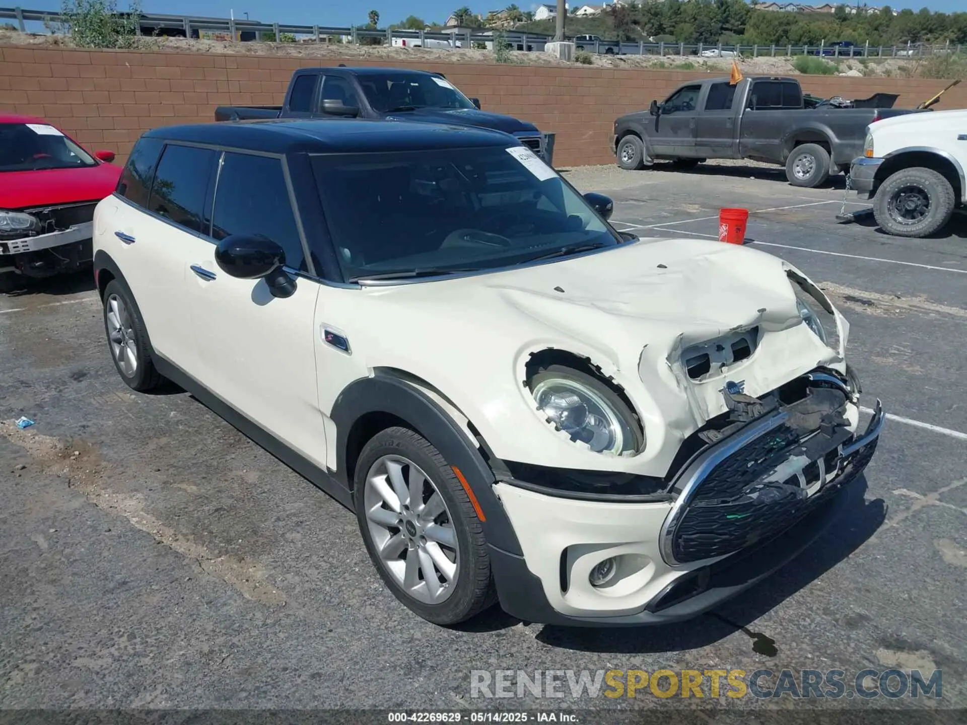 1 Photograph of a damaged car WMWLV7C00M2N48722 MINI CLUBMAN 2021