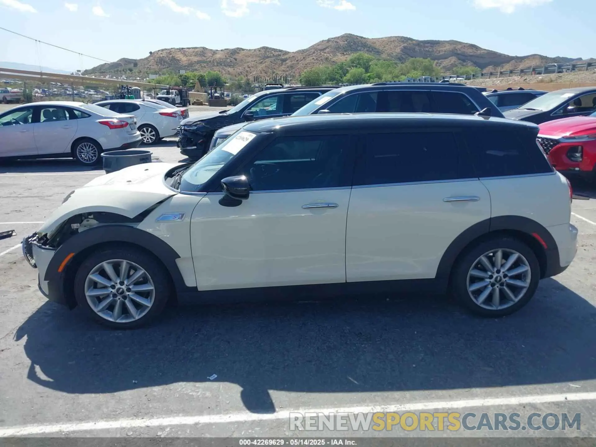 14 Photograph of a damaged car WMWLV7C00M2N48722 MINI CLUBMAN 2021