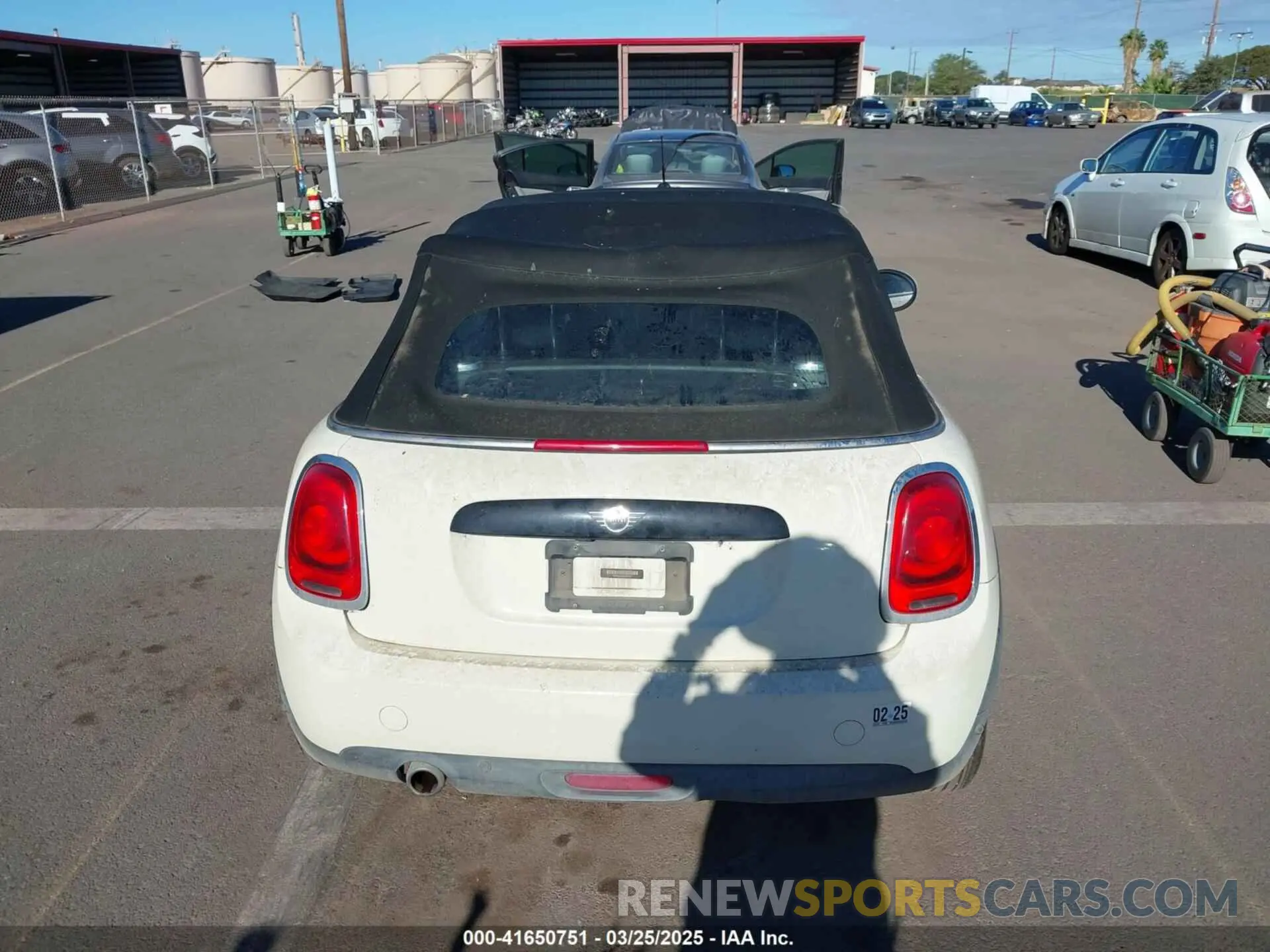 16 Photograph of a damaged car WMWWG5C52K3D01641 MINI CONVERTIBLE 2019